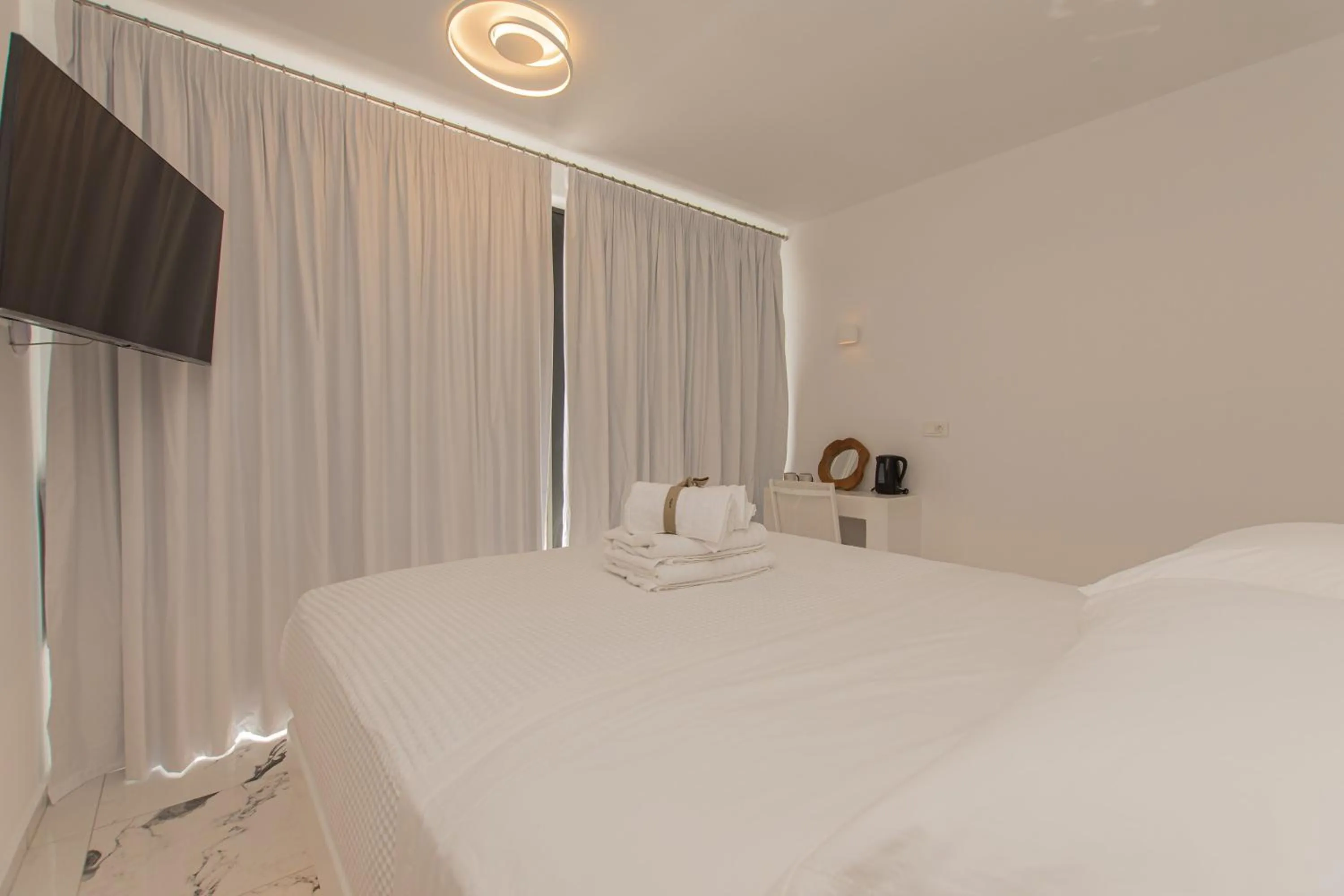 Bedroom, Bed in Bianco a Nero Mykonos