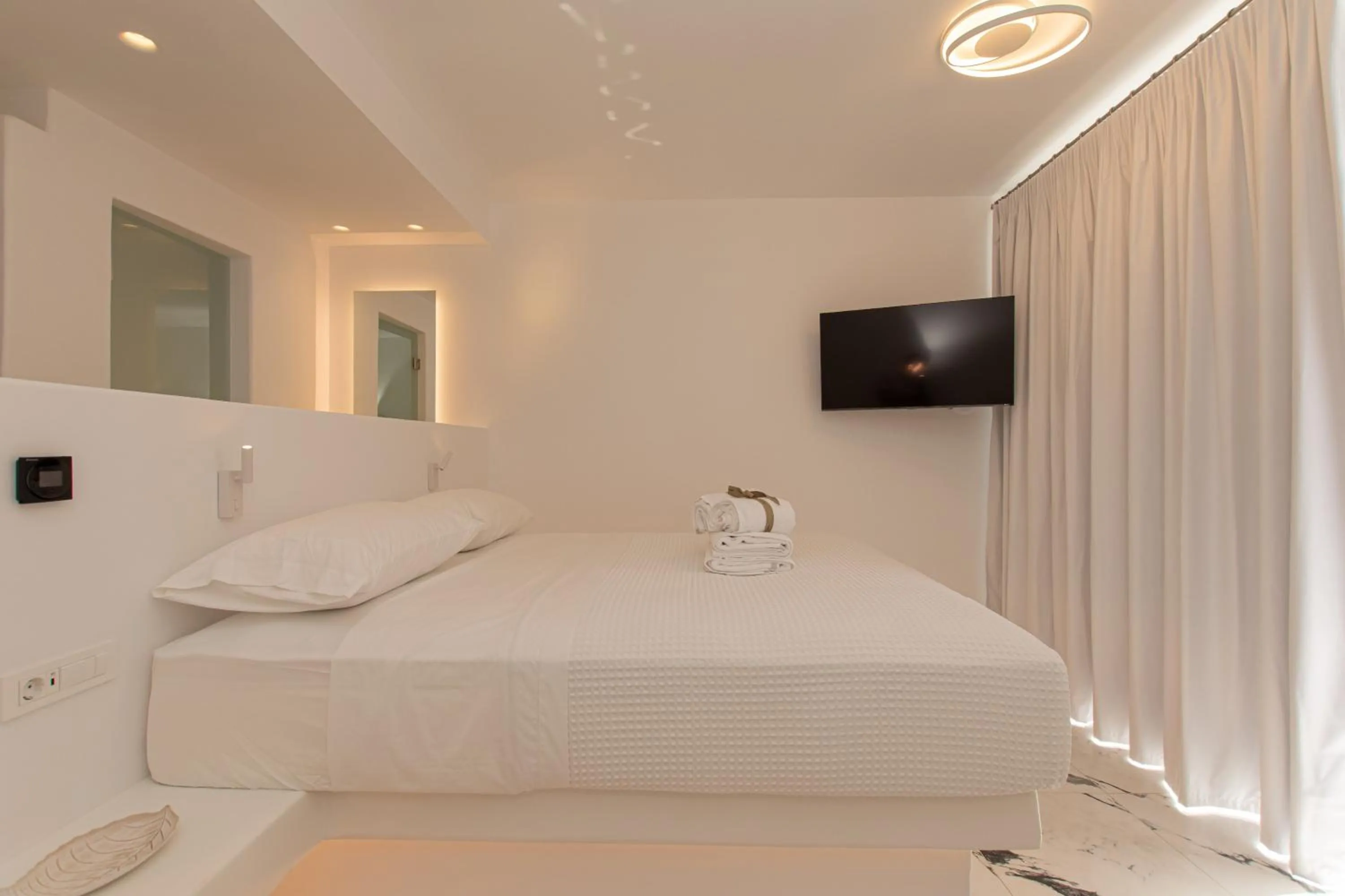 Bedroom, Bed in Bianco a Nero Mykonos