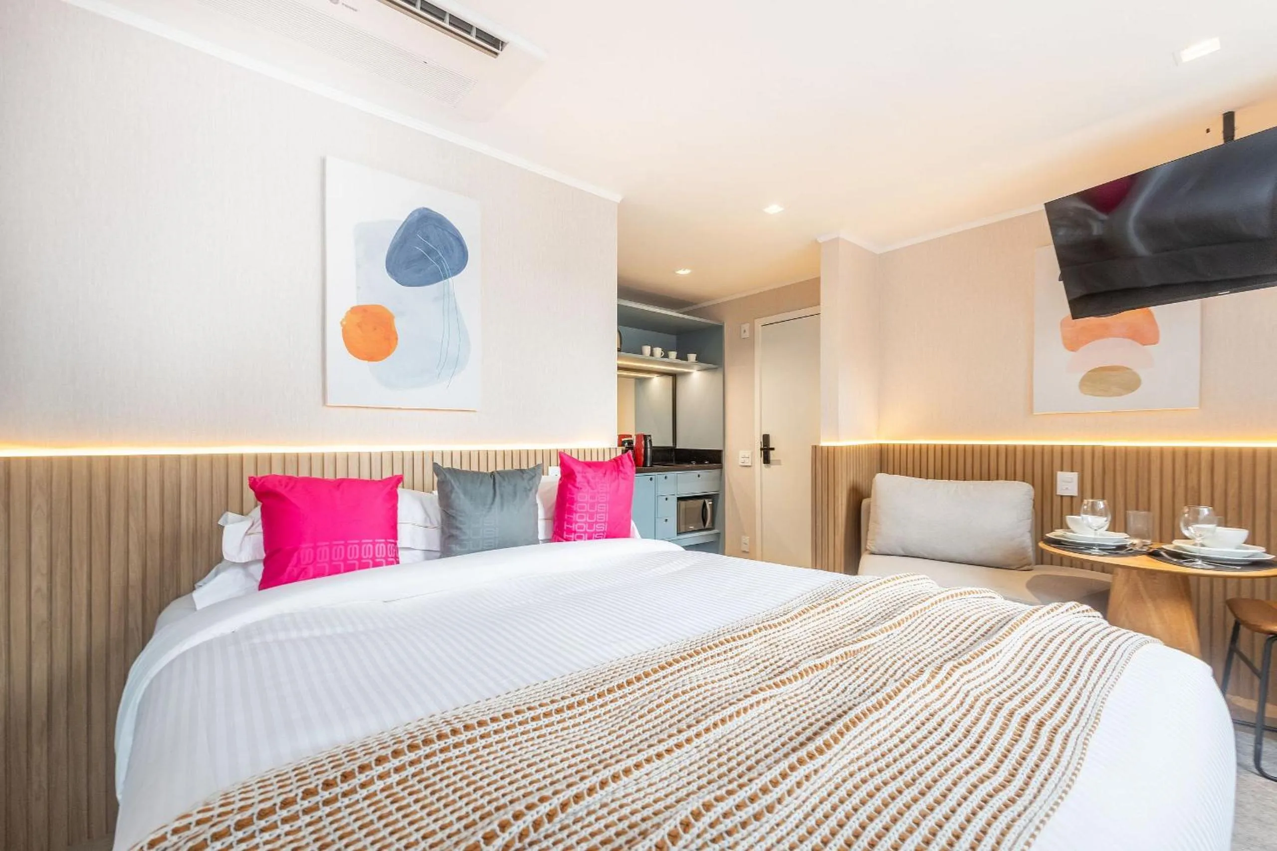 Bedroom, Bed in sp-hobn - housi paulista