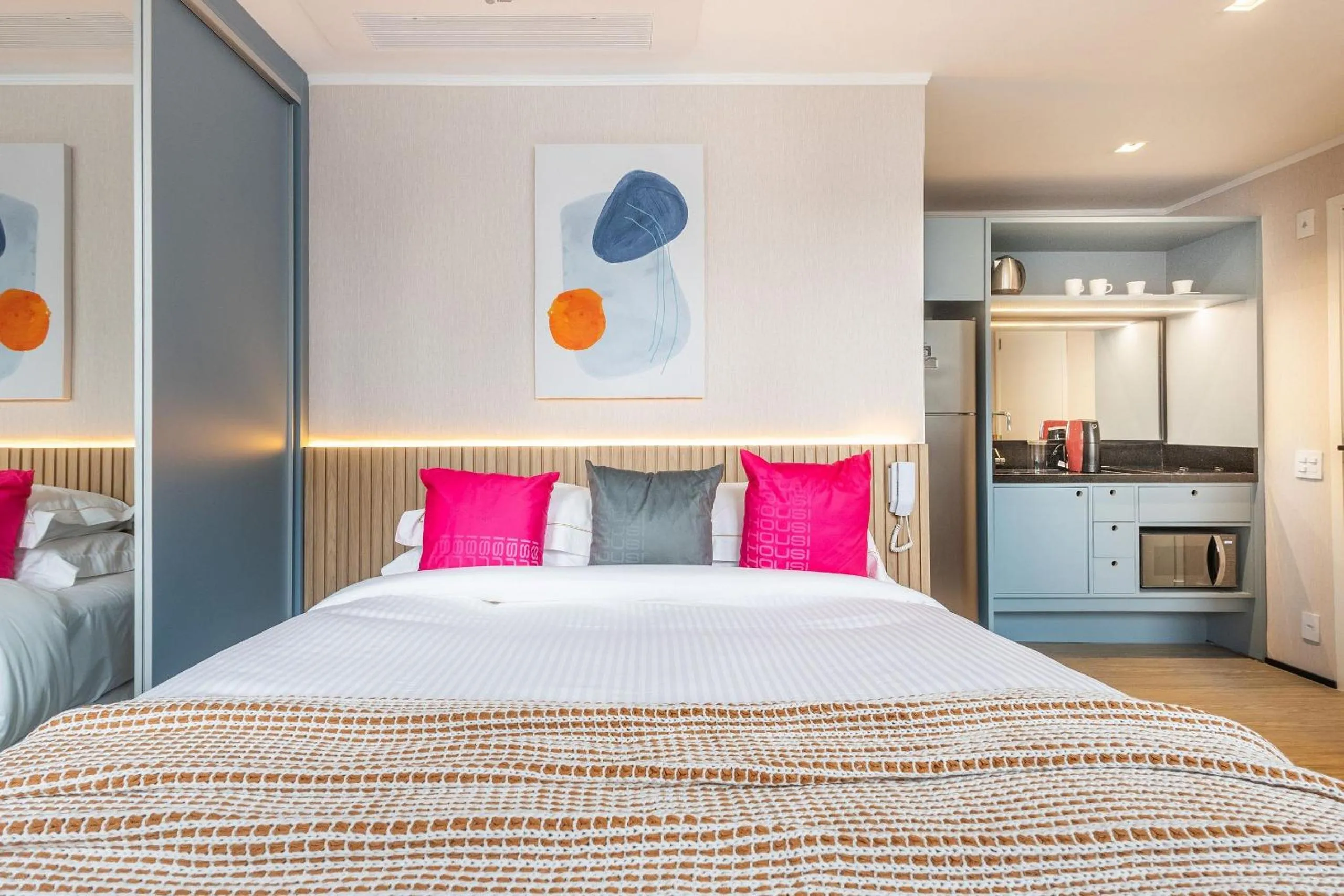 Bedroom, Bed in sp-hobn - housi paulista