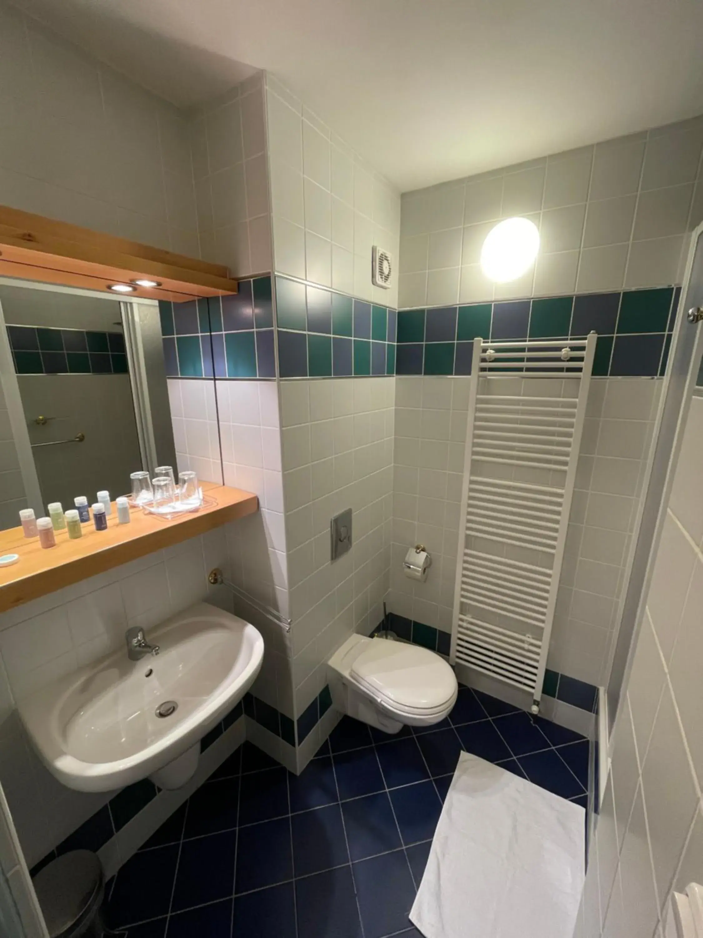 Twin Room with Extra Bed in Hotel Laguna & restaurant Twin Room with Extra Bed in Hotel Laguna & restaurant