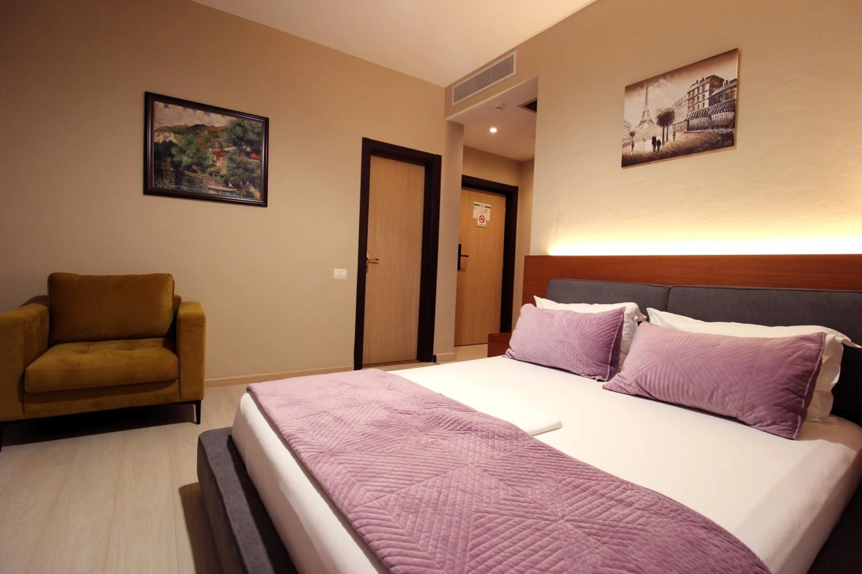 Bed in 6 Milje Hotel