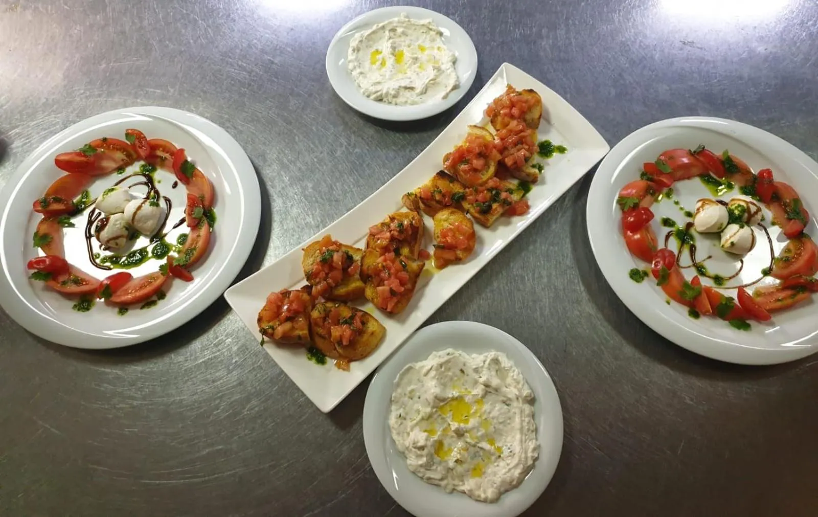 Food and drinks in 6 Milje Hotel