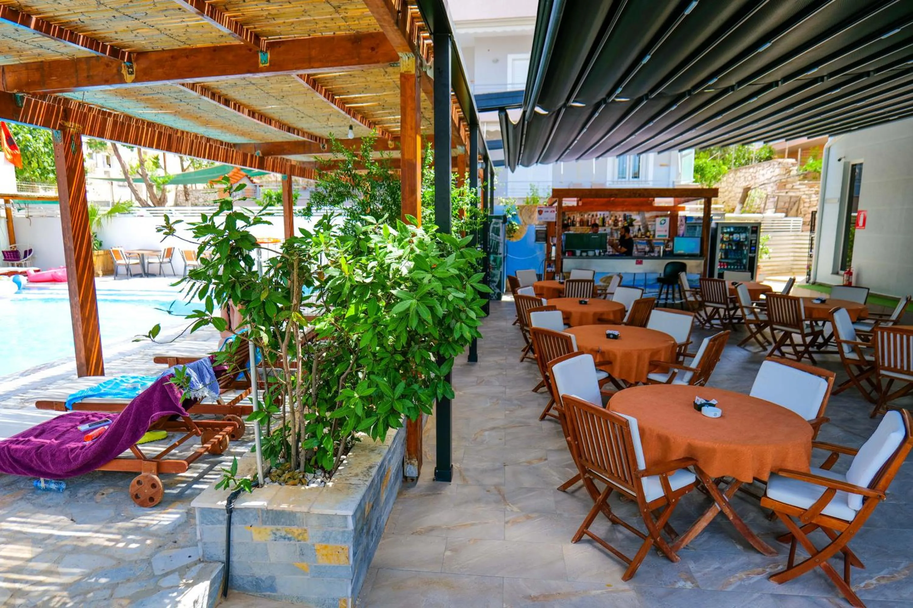 Restaurant/places to eat in 6 Milje Hotel