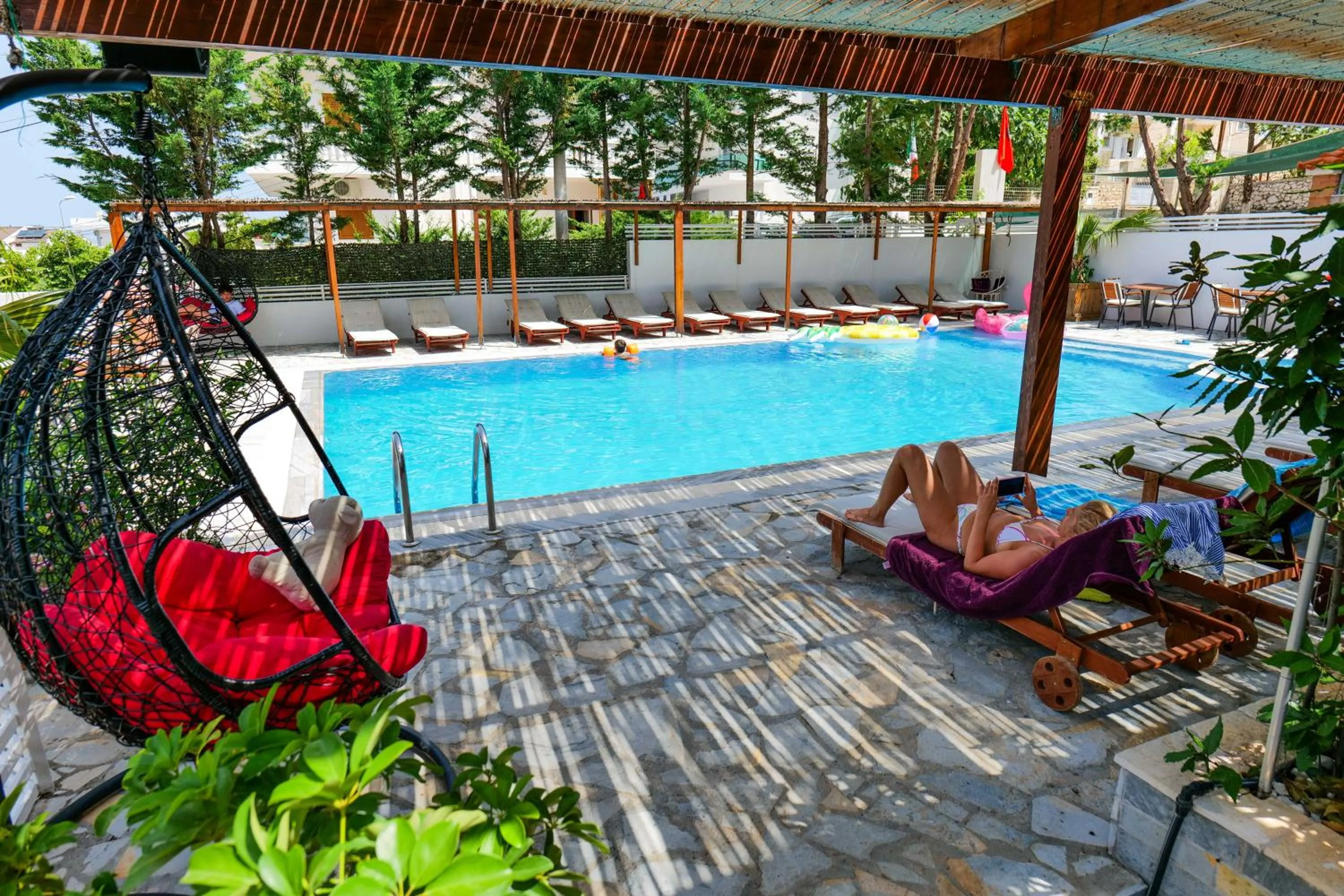 Swimming pool in 6 Milje Hotel