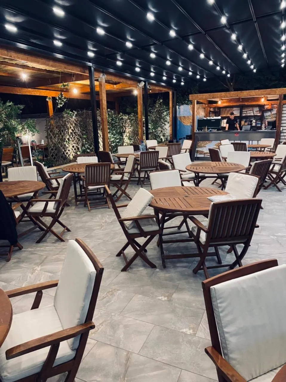 Restaurant/places to eat in 6 Milje Hotel