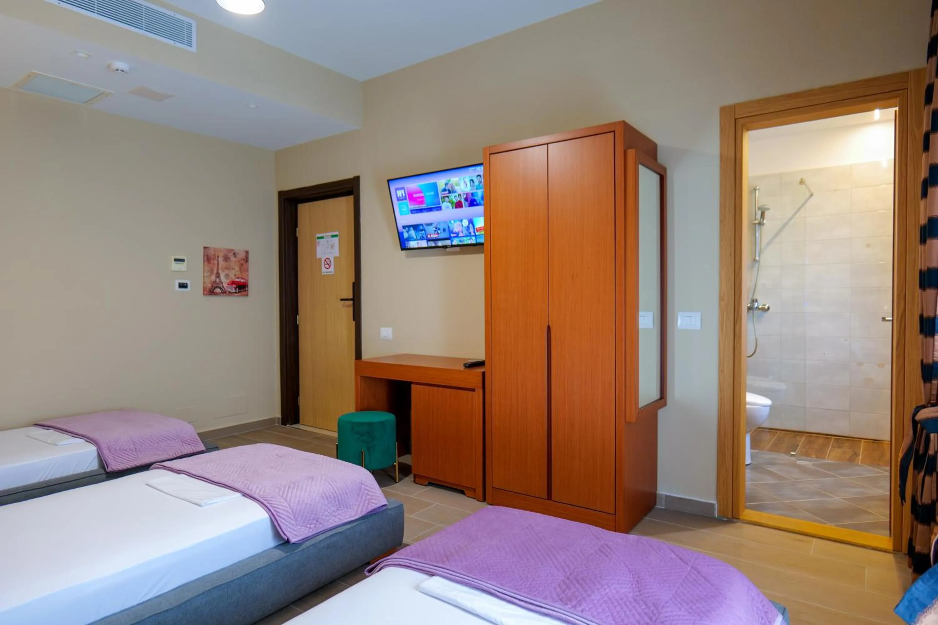 Bed in 6 Milje Hotel