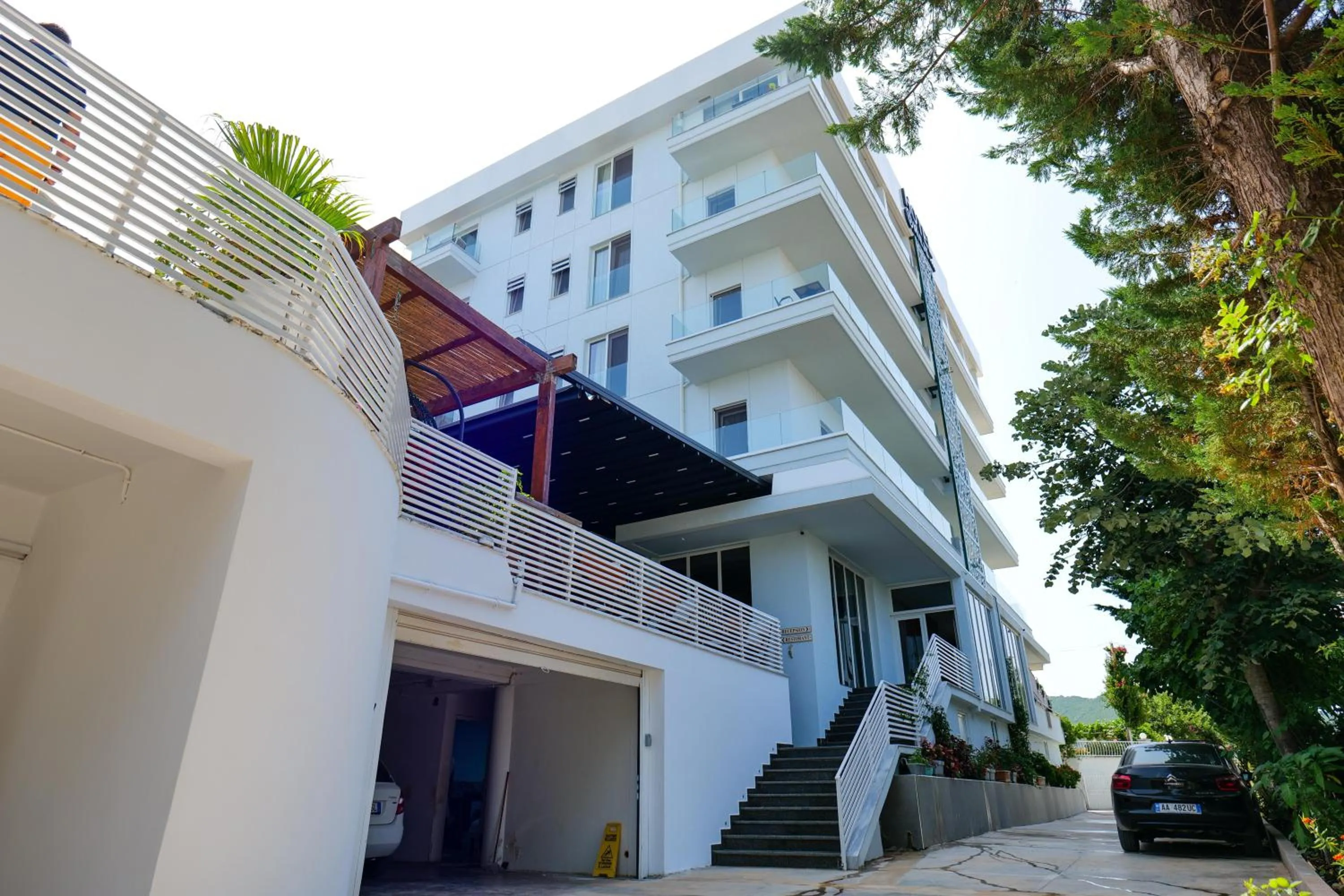 Property building in 6 Milje Hotel