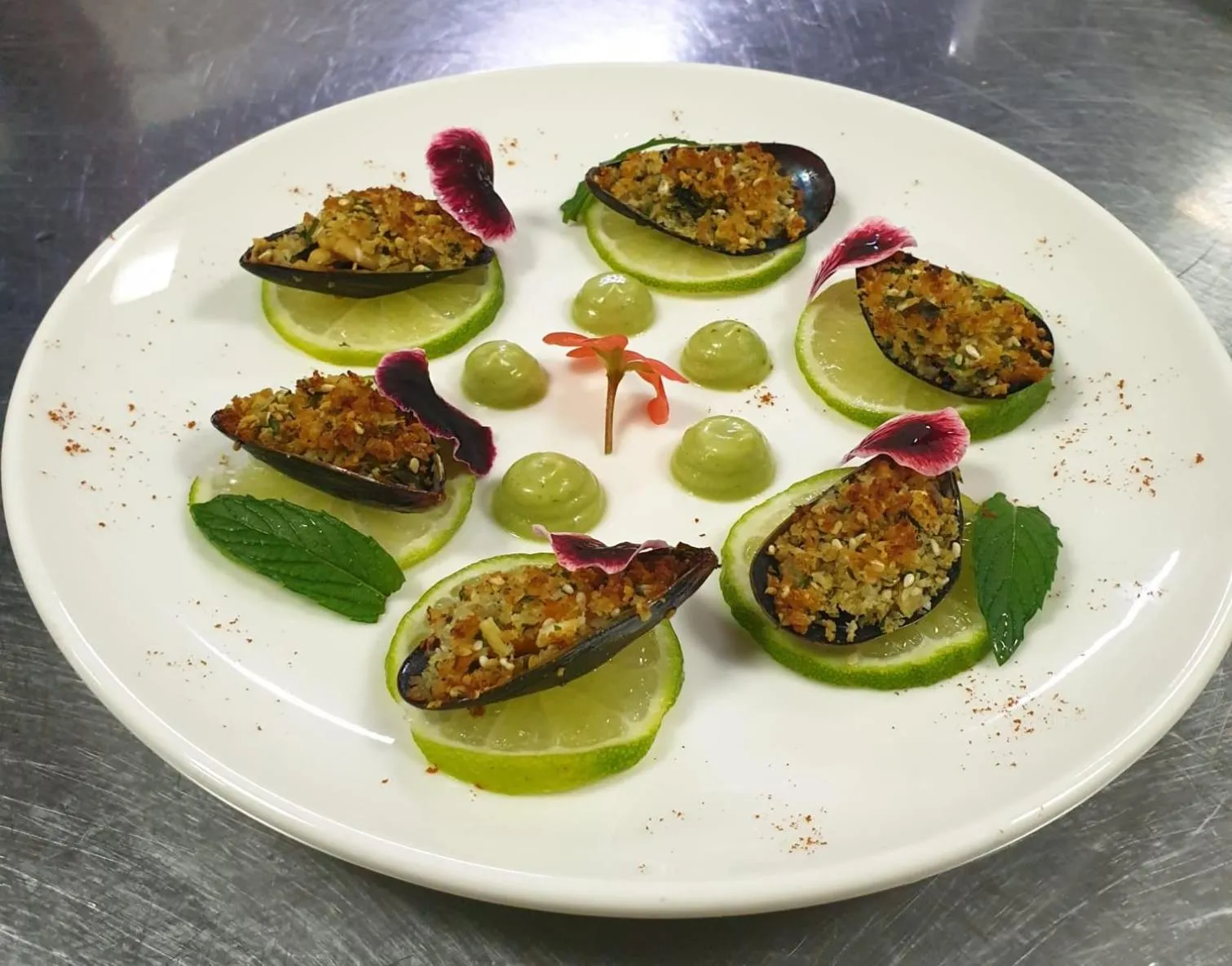 Food and drinks in 6 Milje Hotel