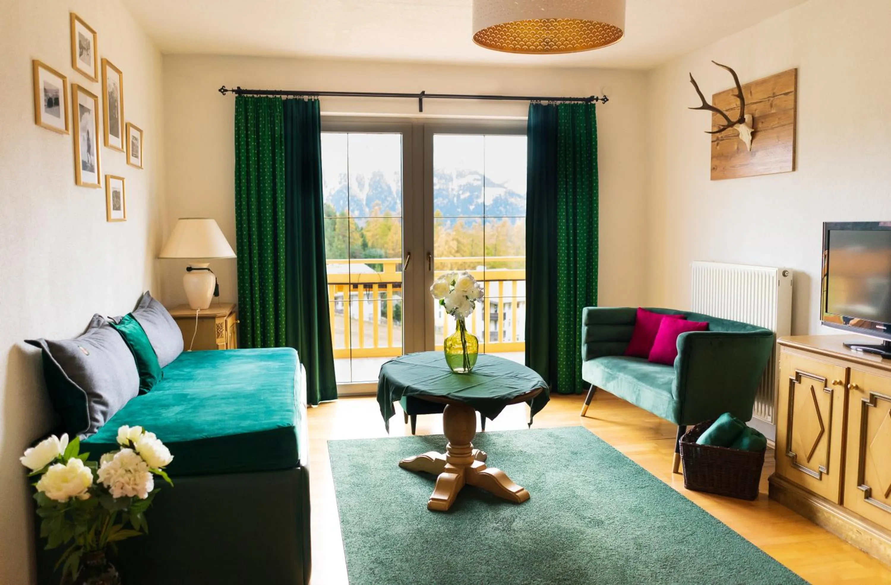 Communal lounge/ TV room in Vitalhotel Kaiserhof