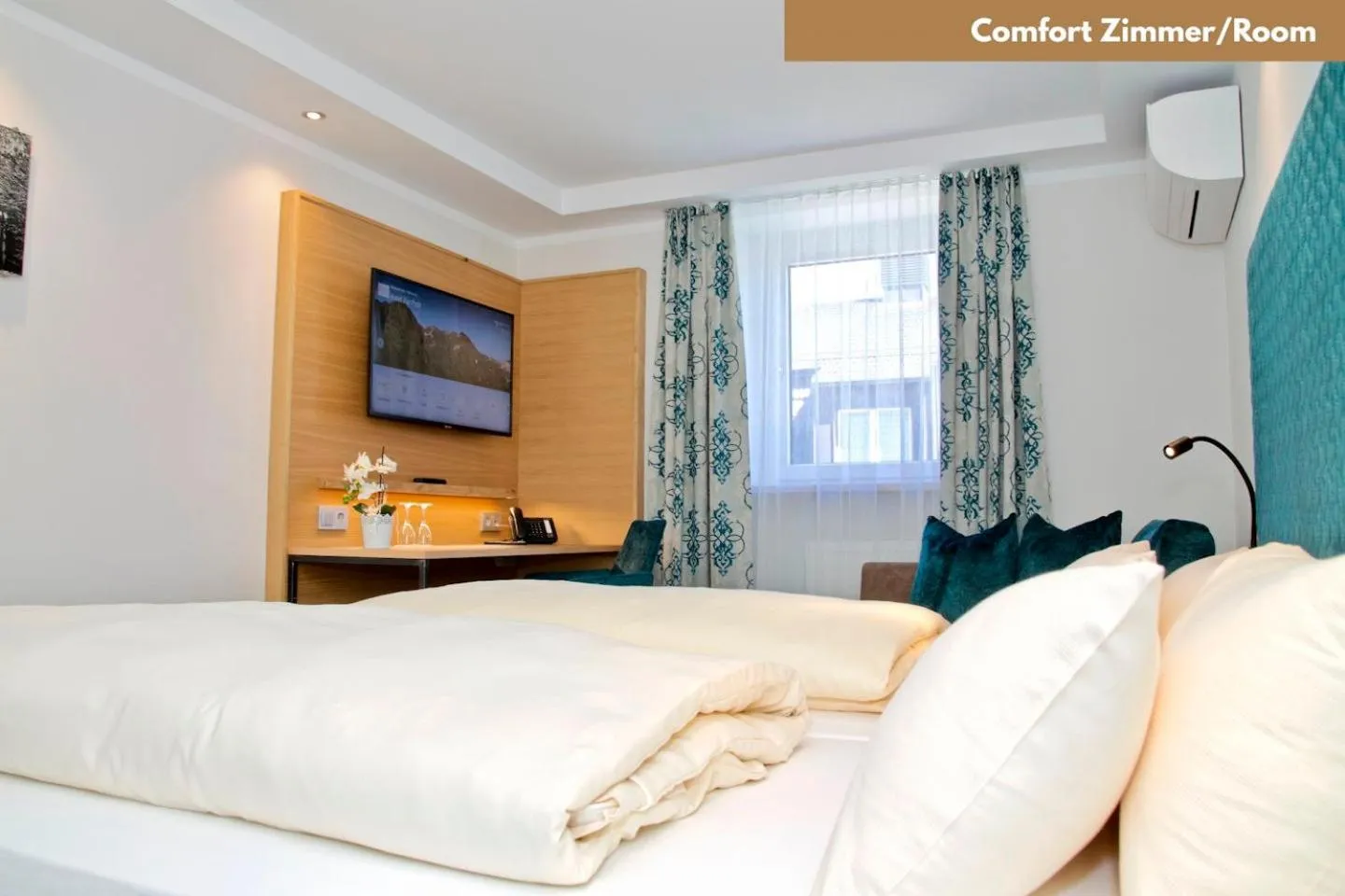 Bed in Hotel Zur Post