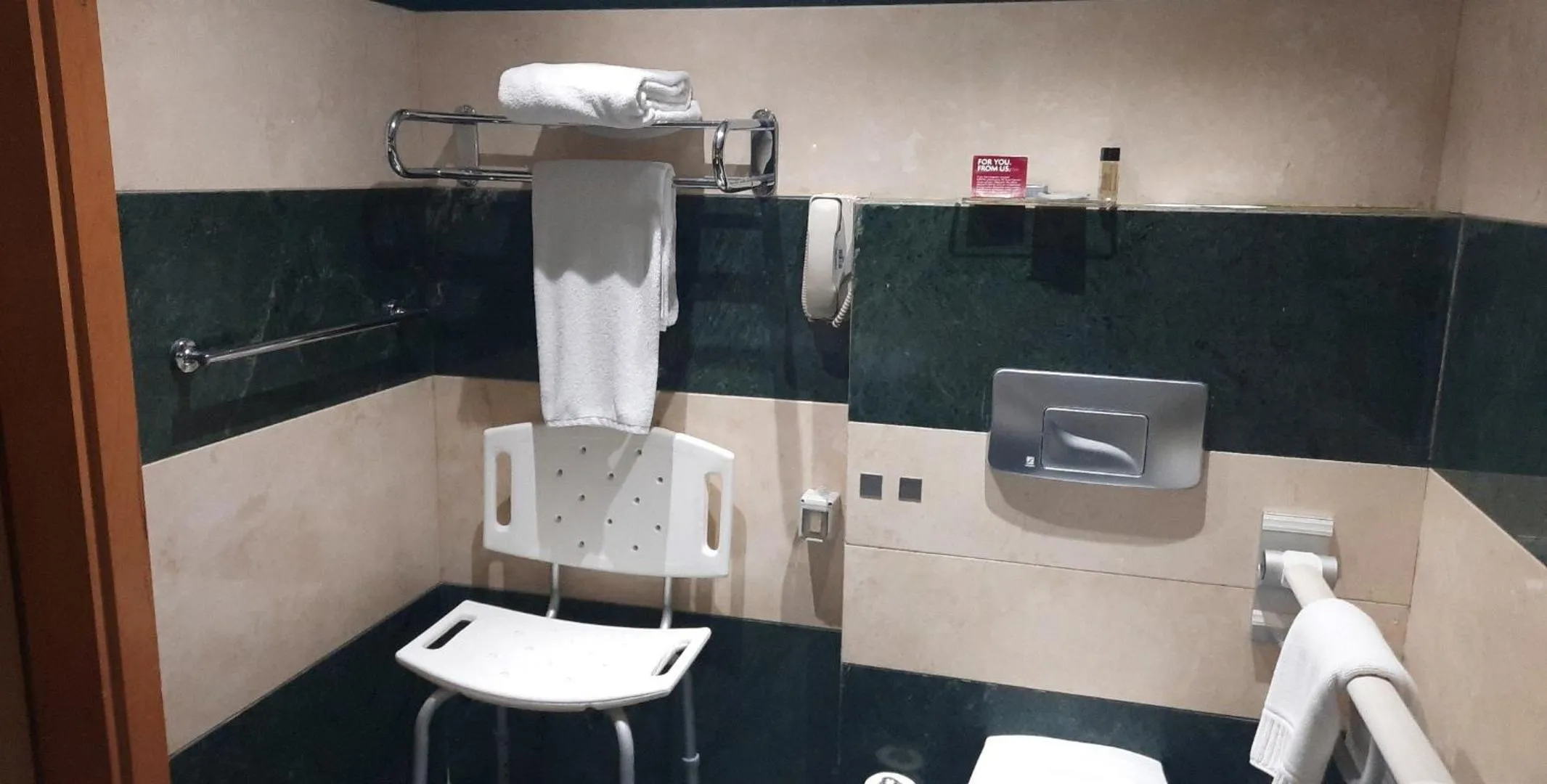 Photo of the whole room in Crowne Plaza Hamra Beirut by IHG