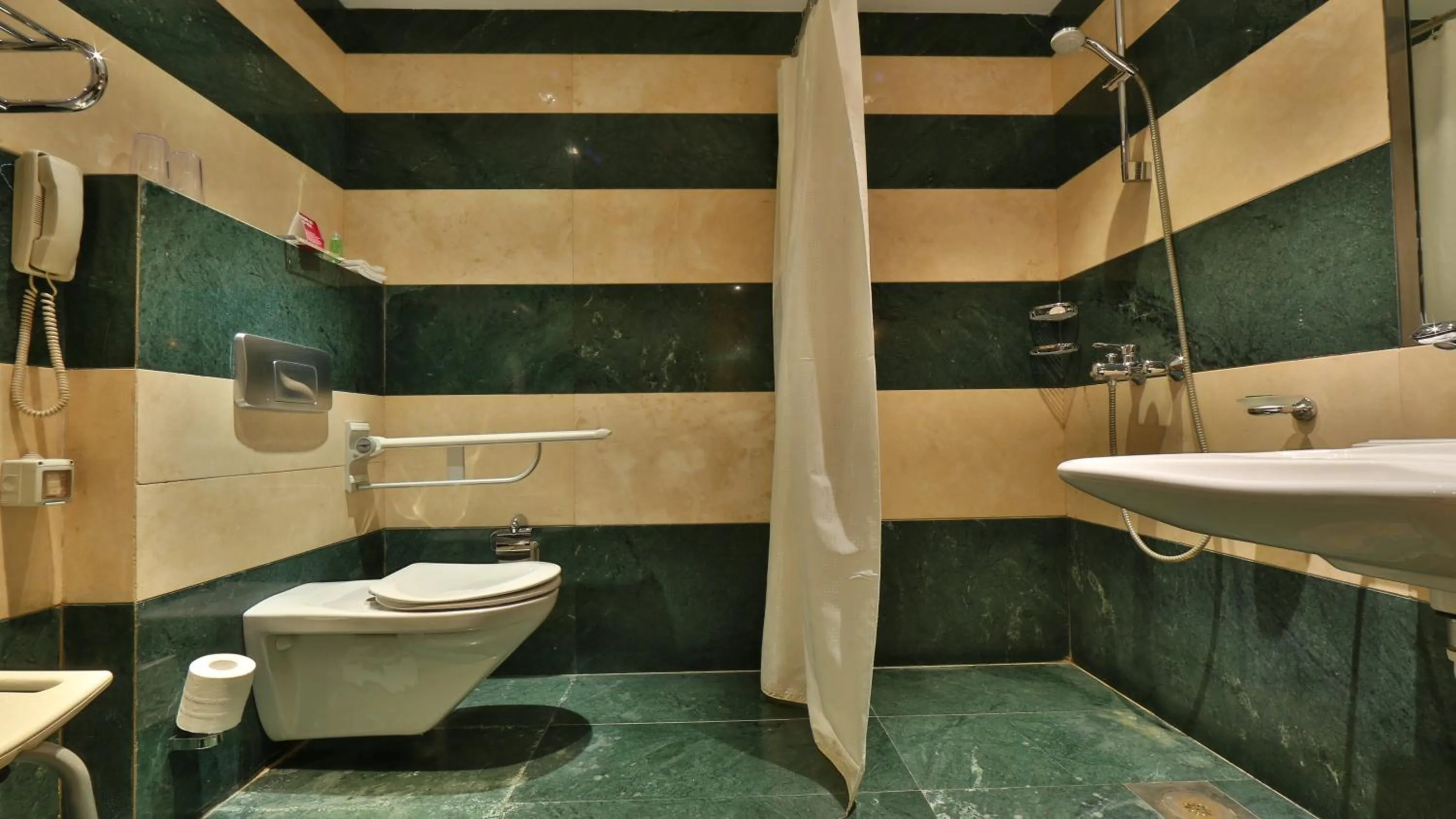 Photo of the whole room in Crowne Plaza Hamra Beirut by IHG