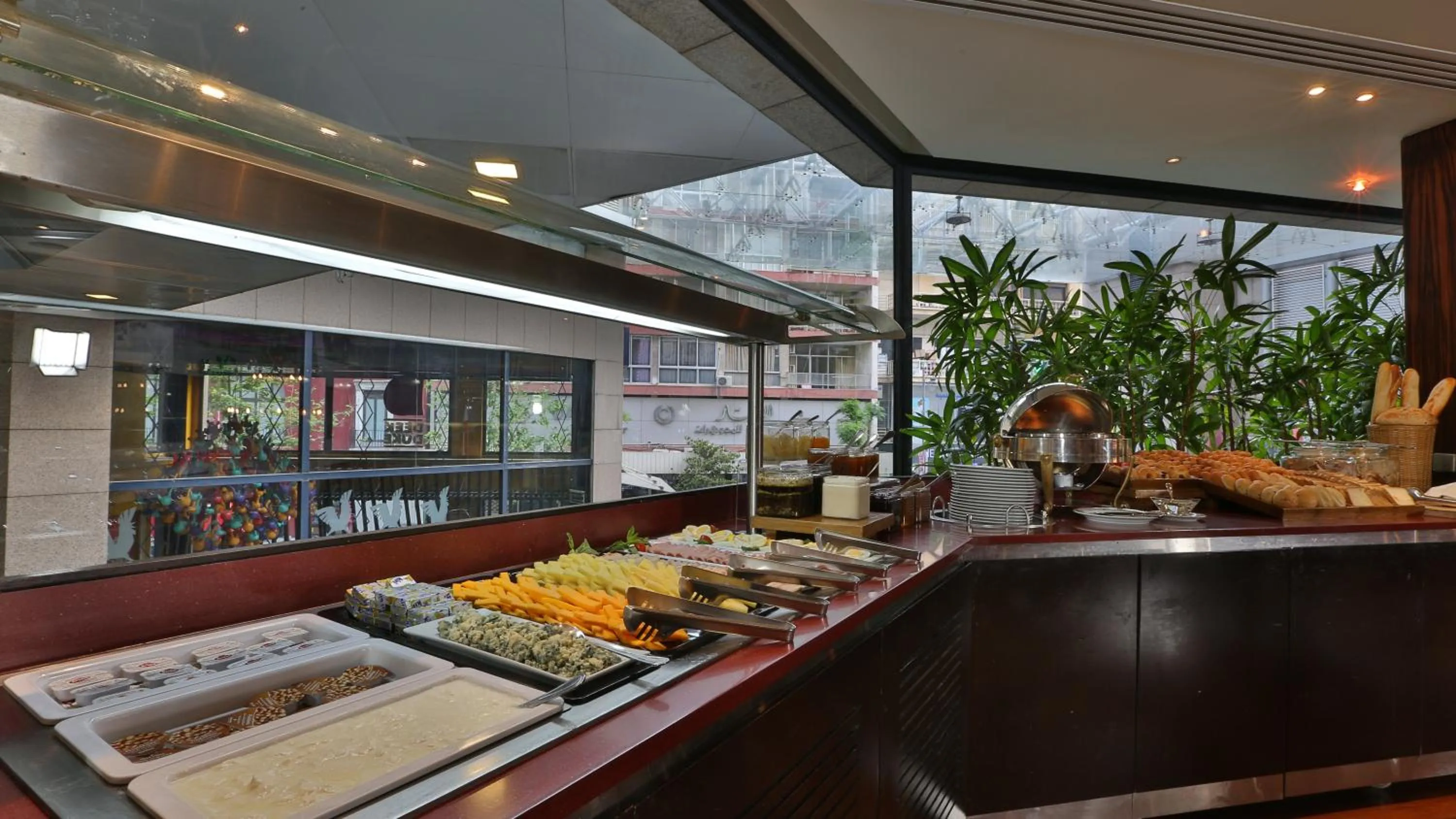 Restaurant/places to eat in Crowne Plaza Hamra Beirut by IHG