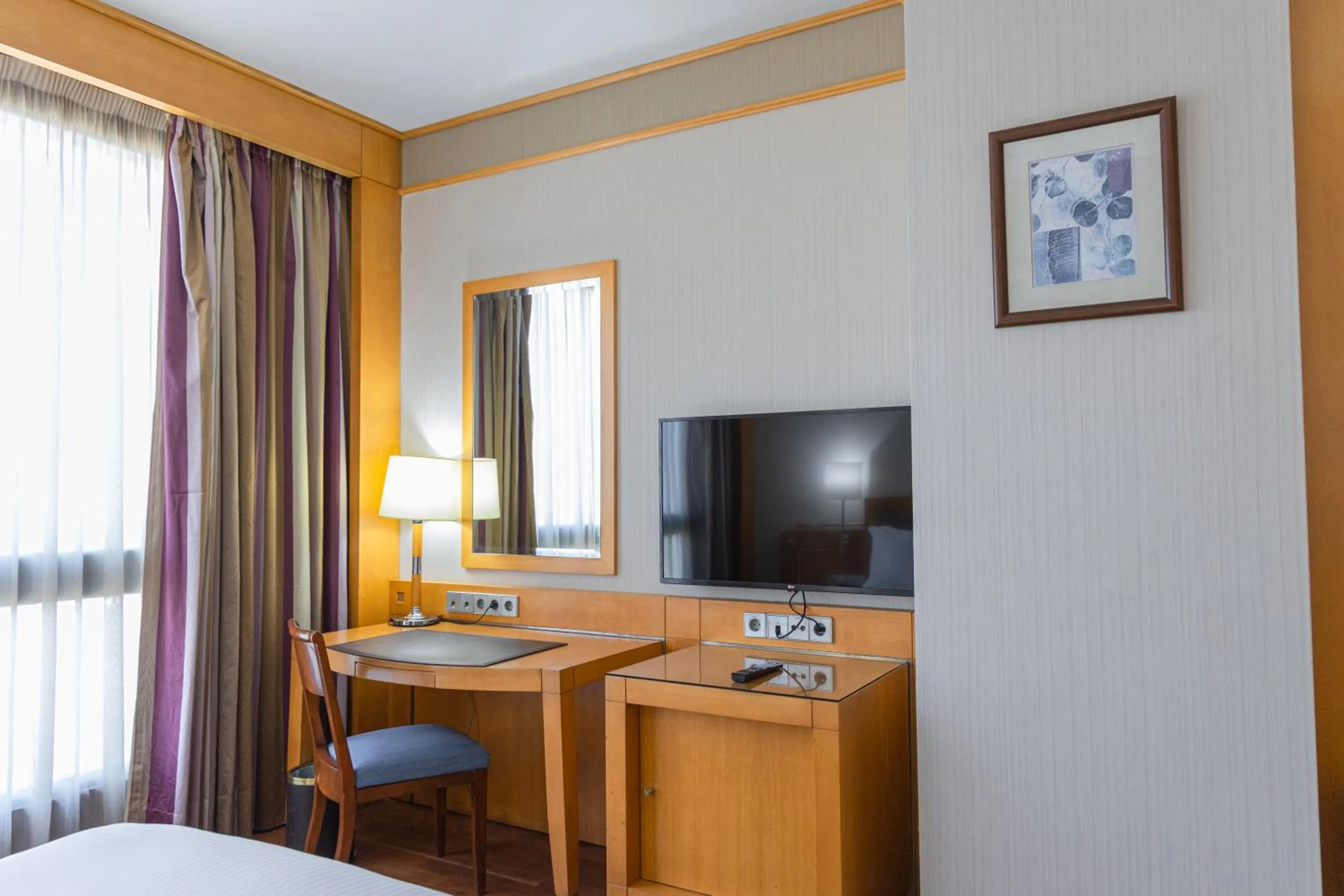 TV and multimedia, Bed in Crowne Plaza Hamra Beirut by IHG
