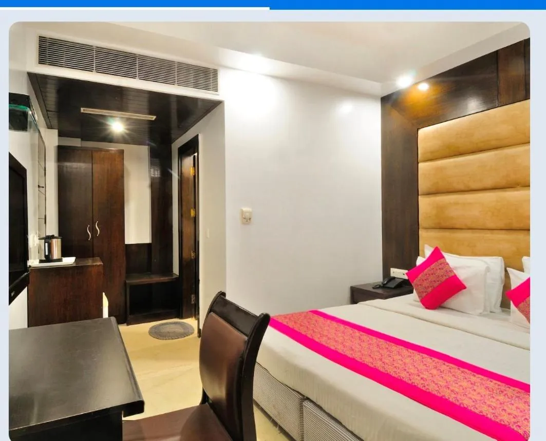 Bed in Hotel Benz International, Karol Bagh
