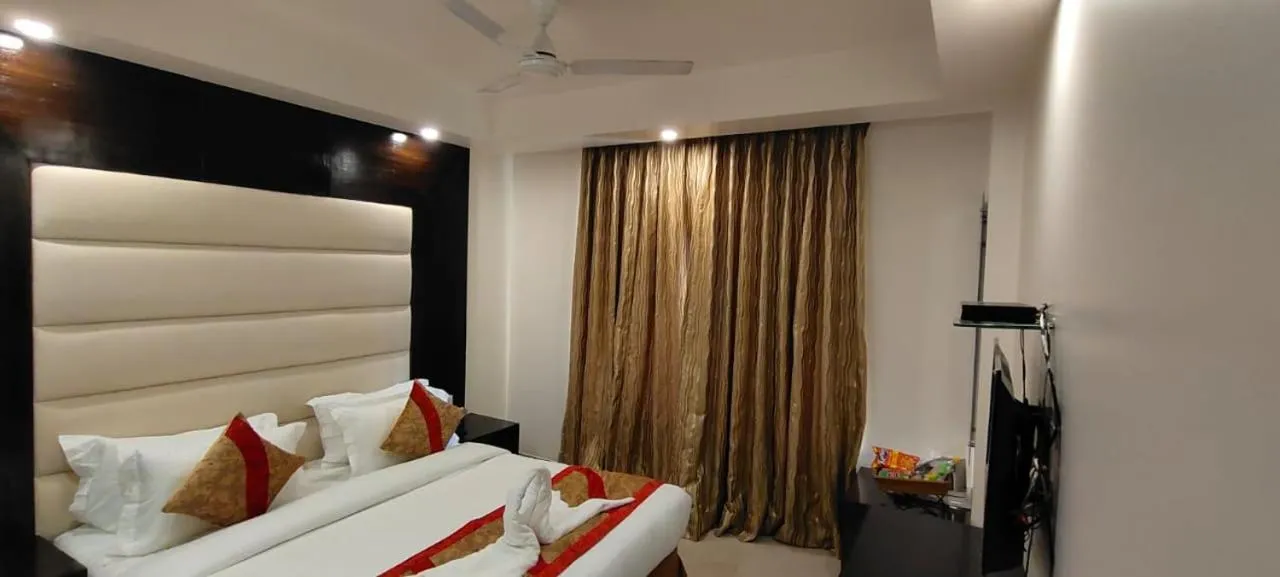 Property building, Bed in Hotel Benz International, Karol Bagh