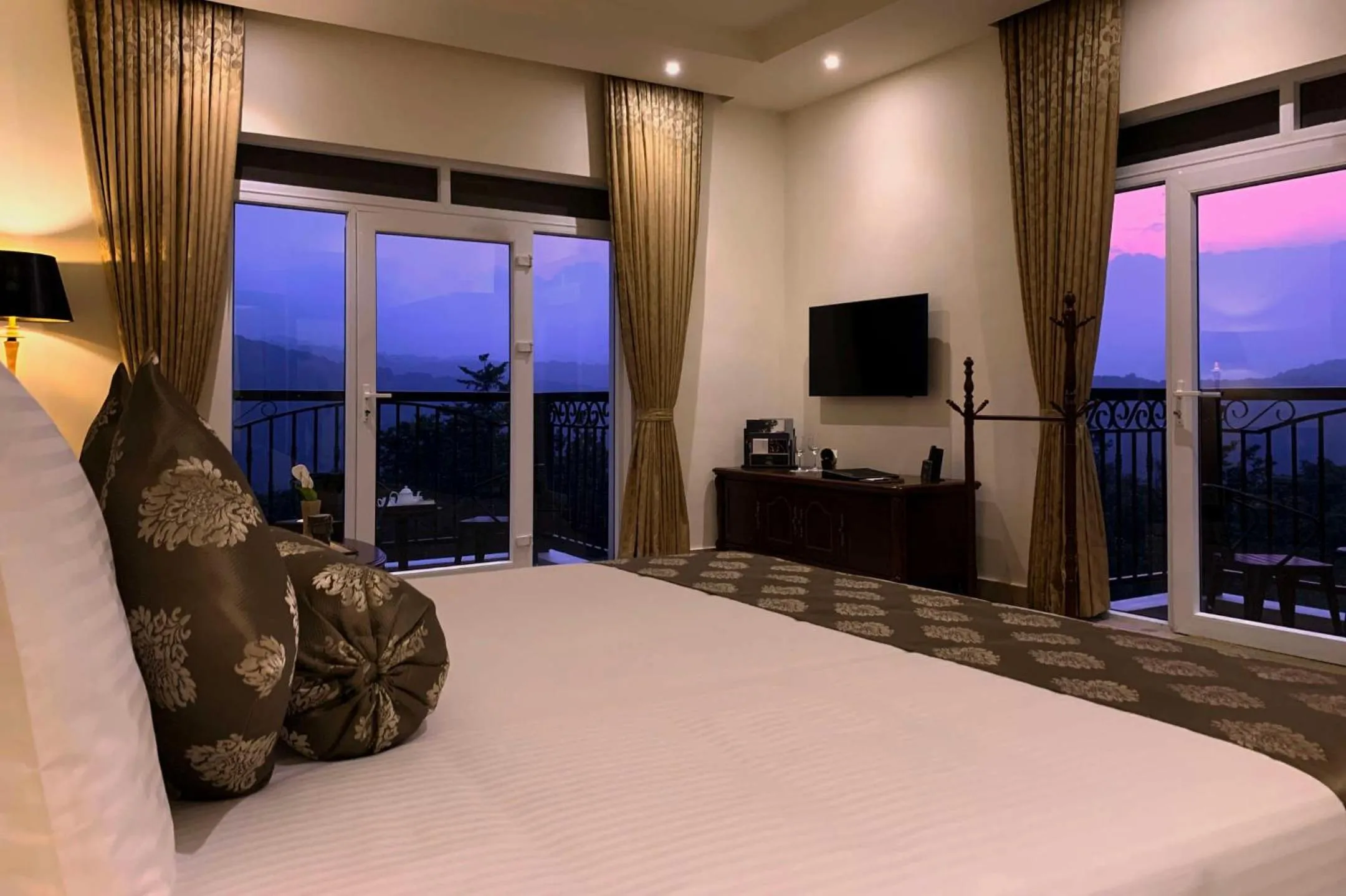 Bed in Montrose Golf Resort and Spa - Coorg