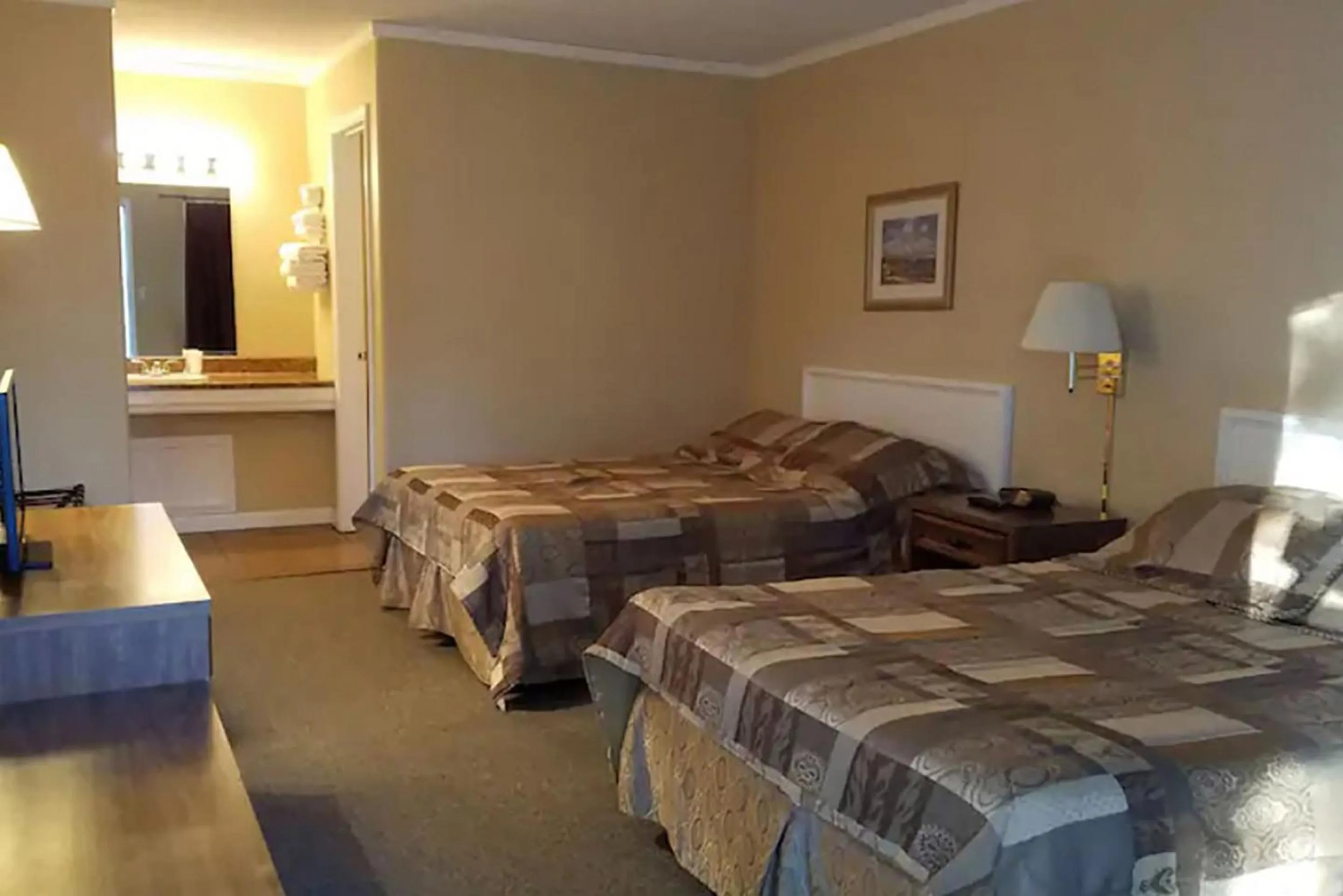 Photo of the whole room, Bed in Unity Lodge