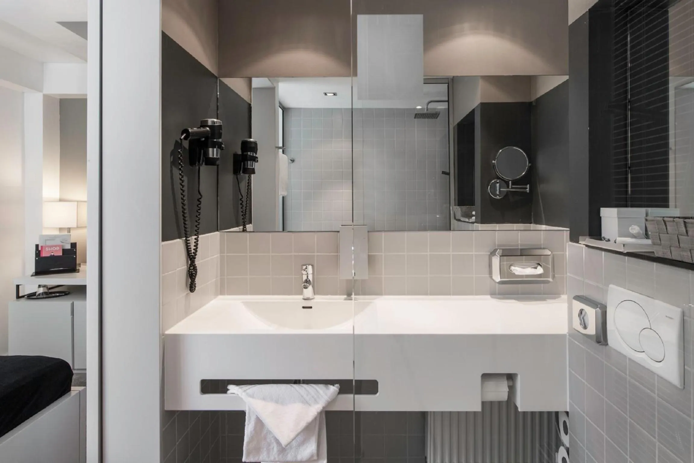 Shower in Pearl Design Hotel - Frankfurt City