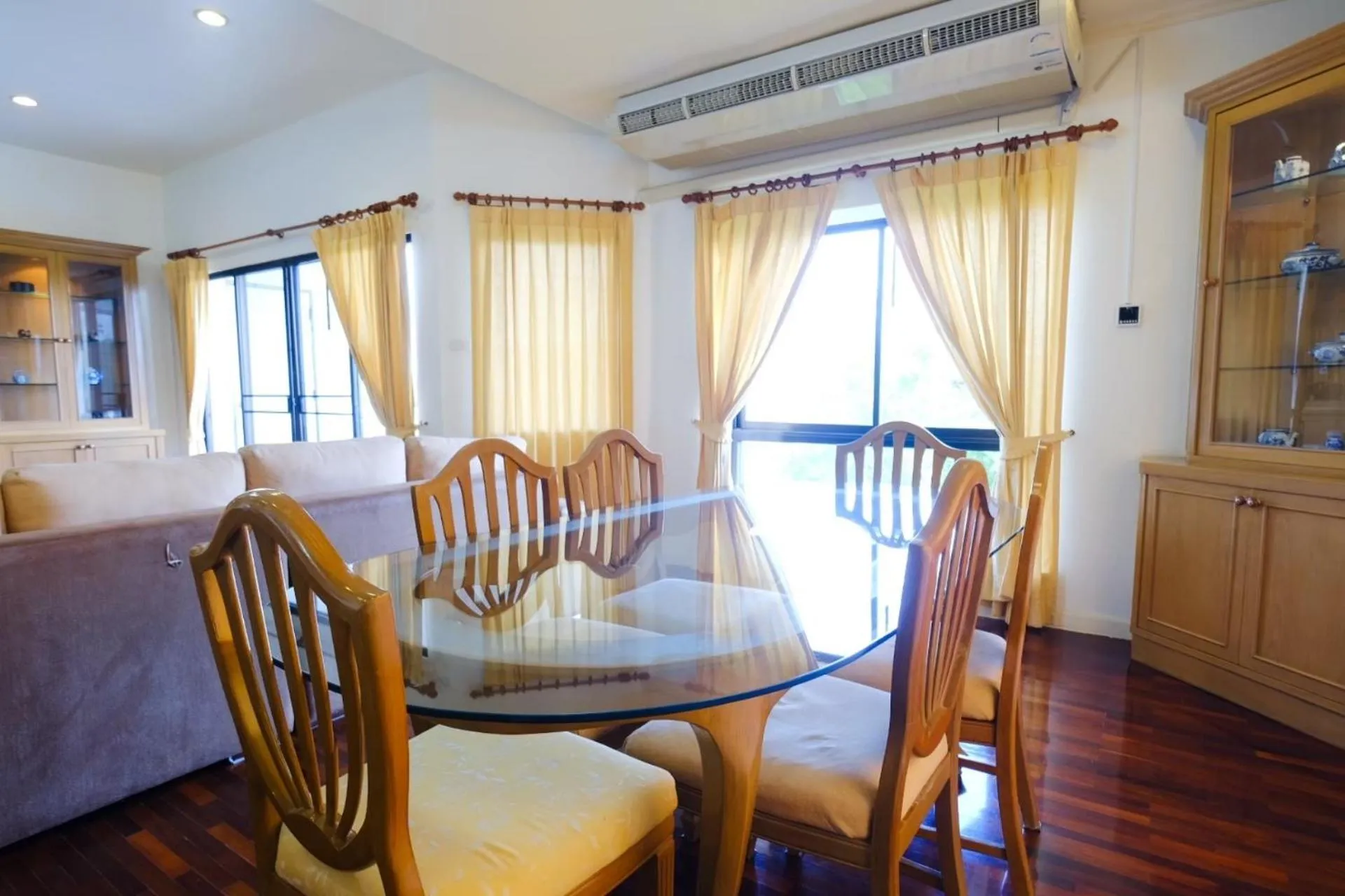Seastar Hotel and Service Apartment