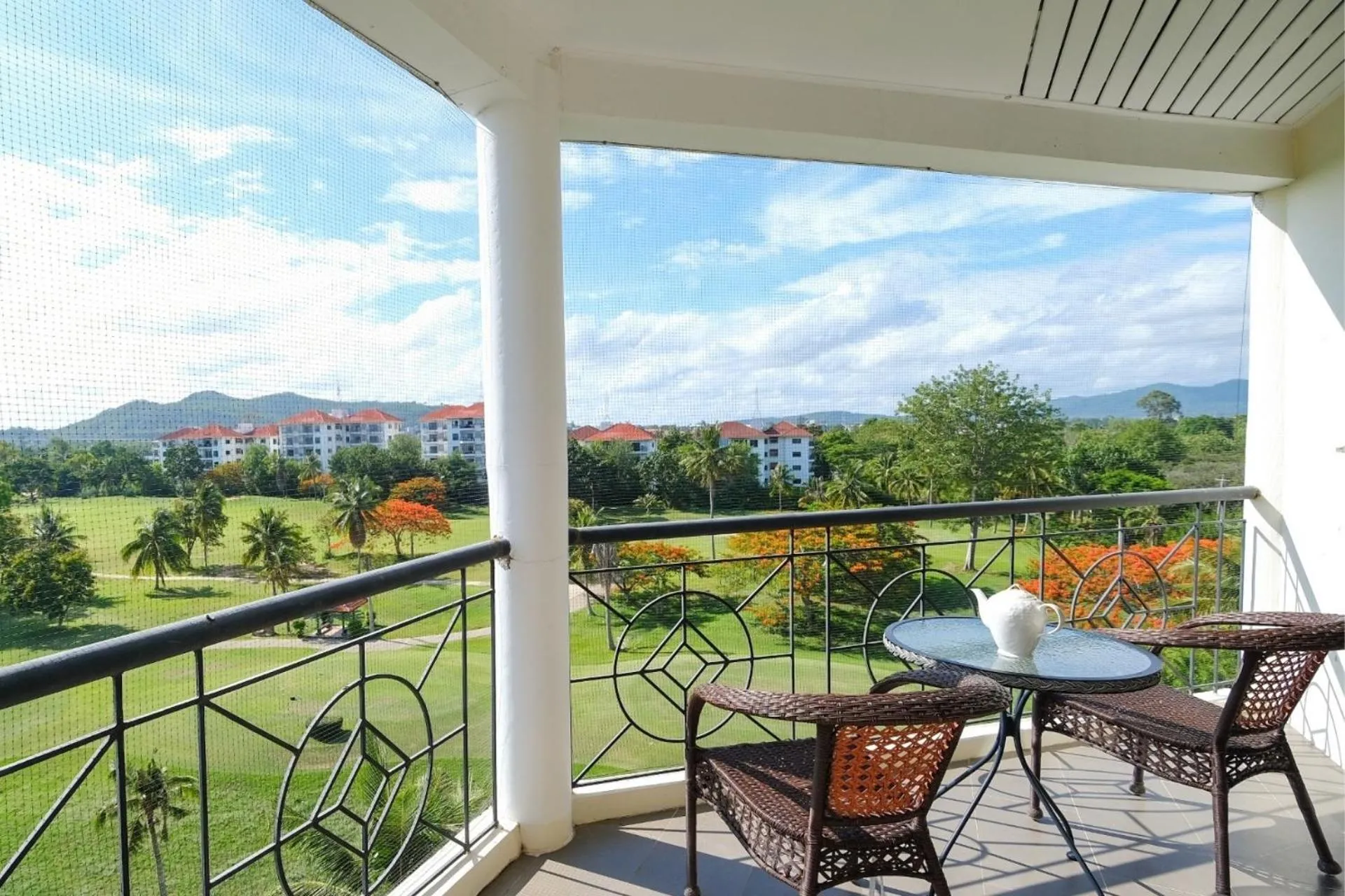 Seastar Hotel and Service Apartment