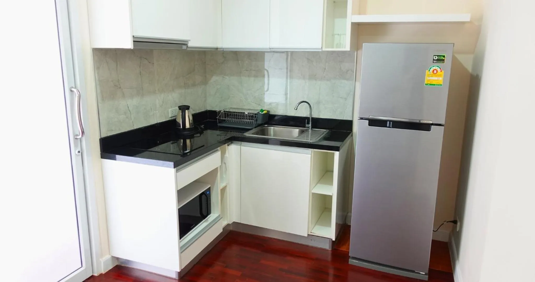 kitchen in Seastar Hotel and Service Apartment