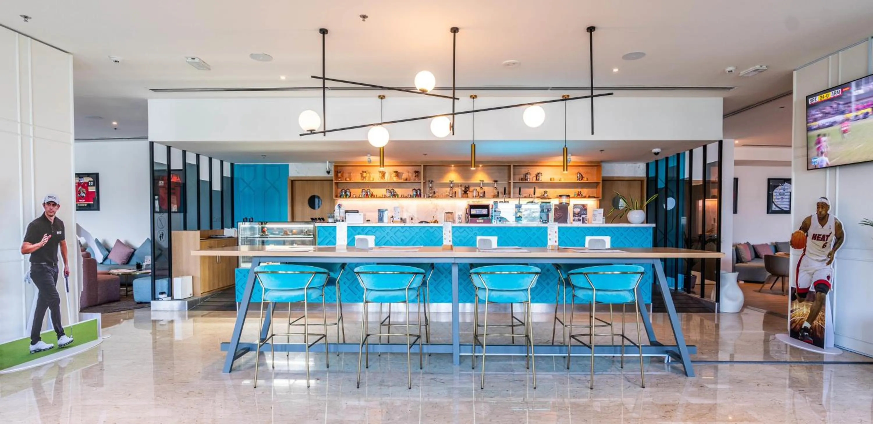 Lounge or bar in Occidental Sharjah Grand