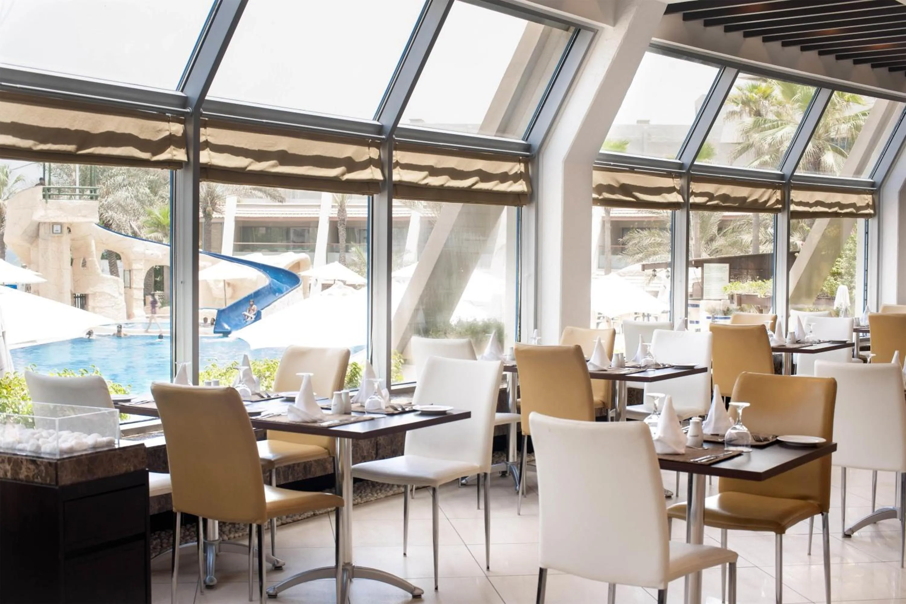 Restaurant/places to eat in Occidental Sharjah Grand