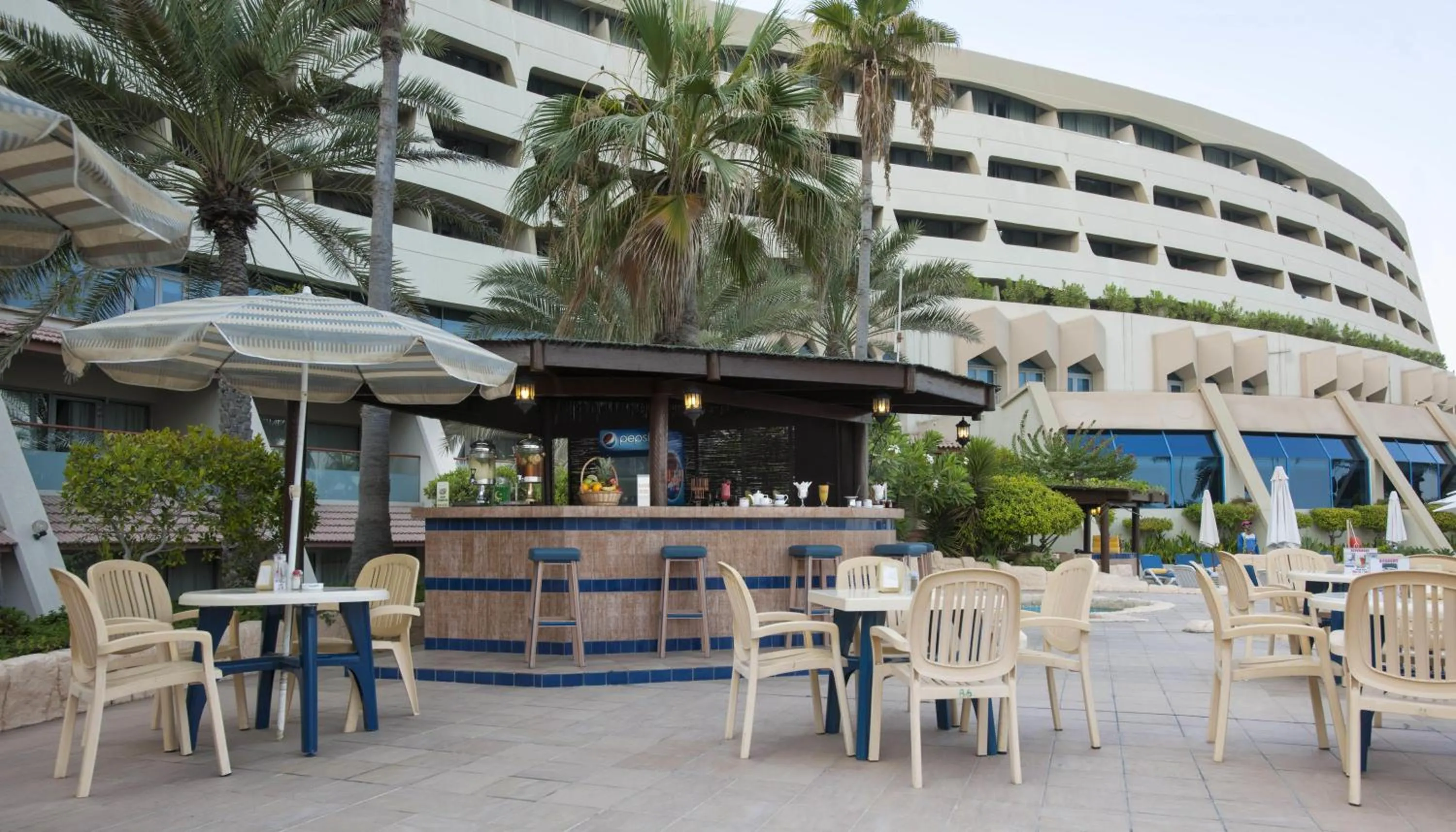 Lounge or bar in Occidental Sharjah Grand