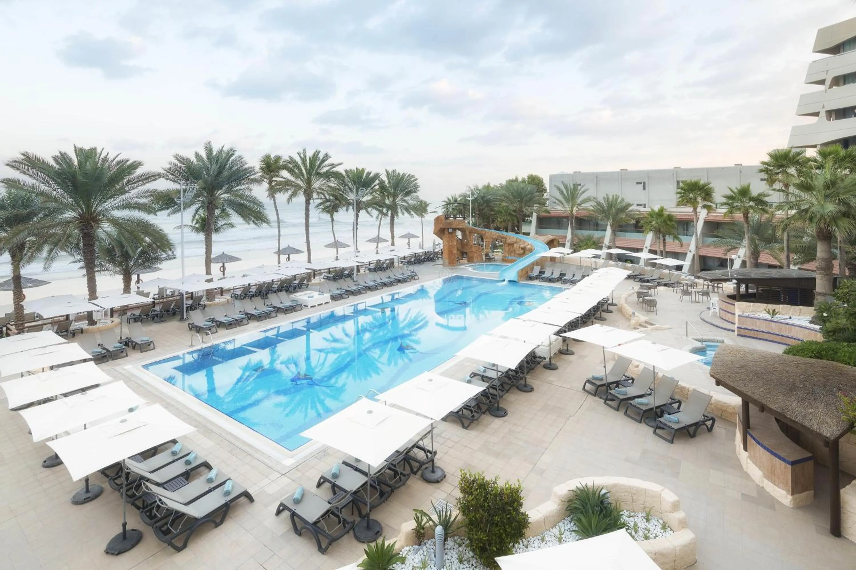 Lounge or bar in Occidental Sharjah Grand