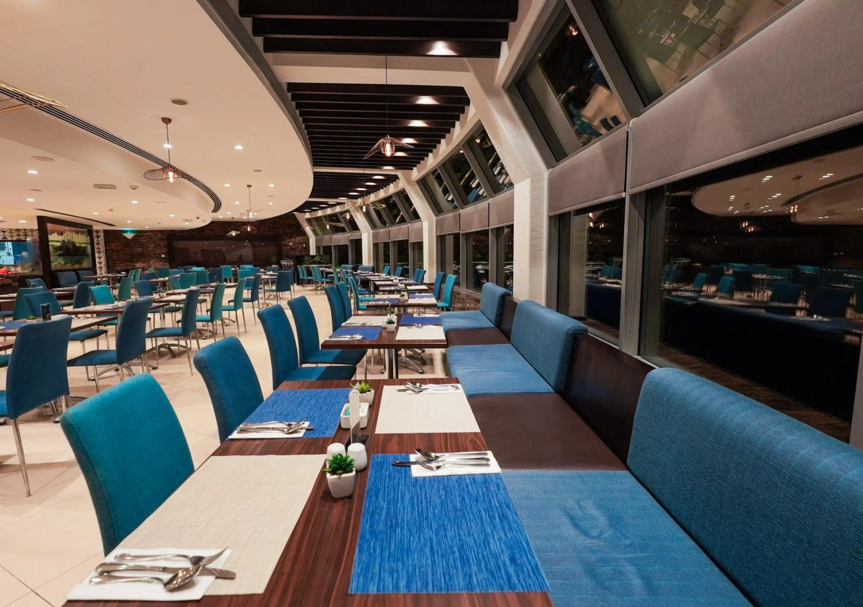 Restaurant/places to eat in Occidental Sharjah Grand