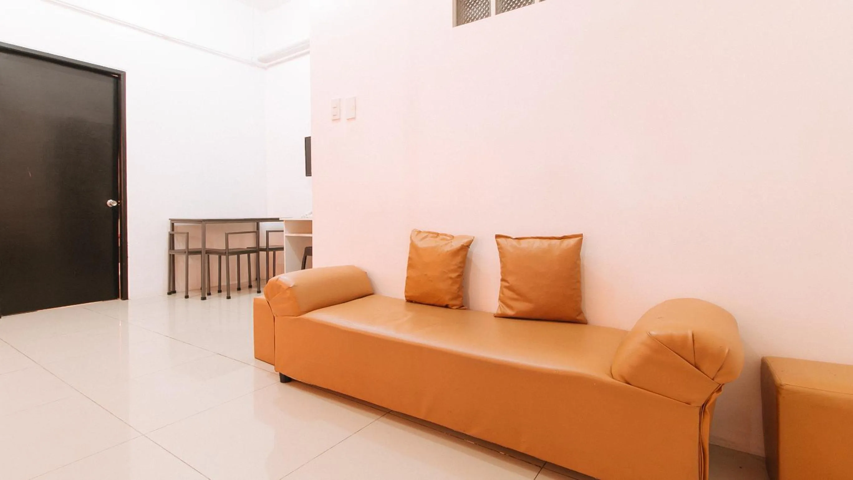 Living room in RedDoorz @ Jardin LRT Tayuman Manila