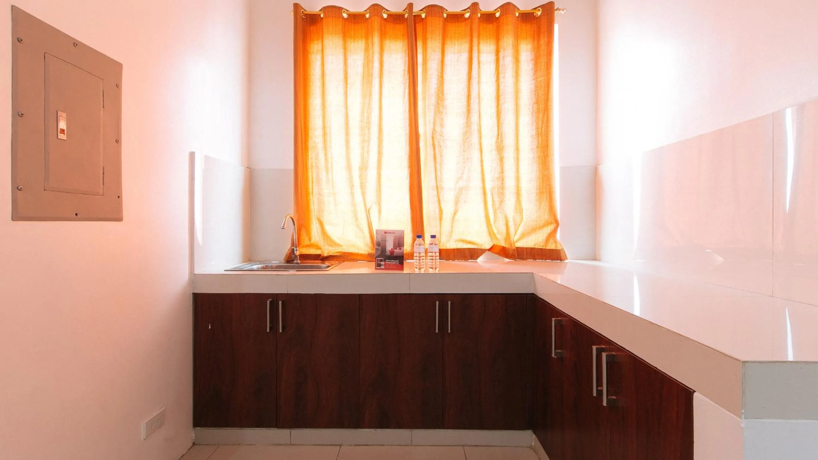 Kitchen or kitchenette in RedDoorz @ Jardin LRT Tayuman Manila