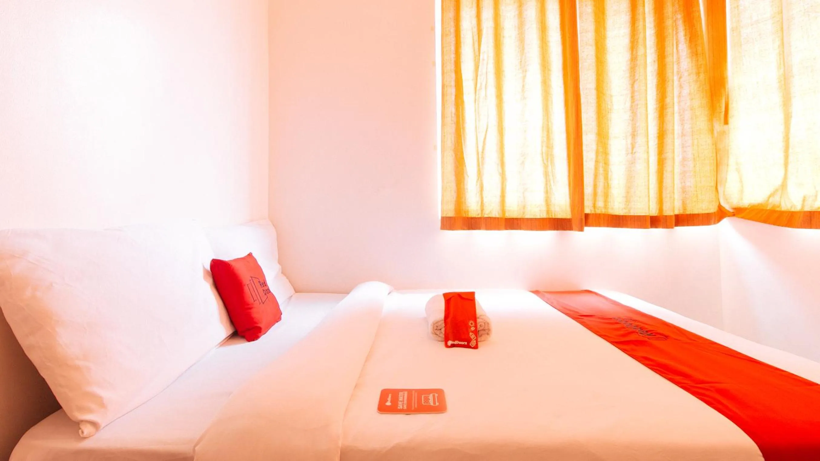 Bed in RedDoorz @ Jardin LRT Tayuman Manila