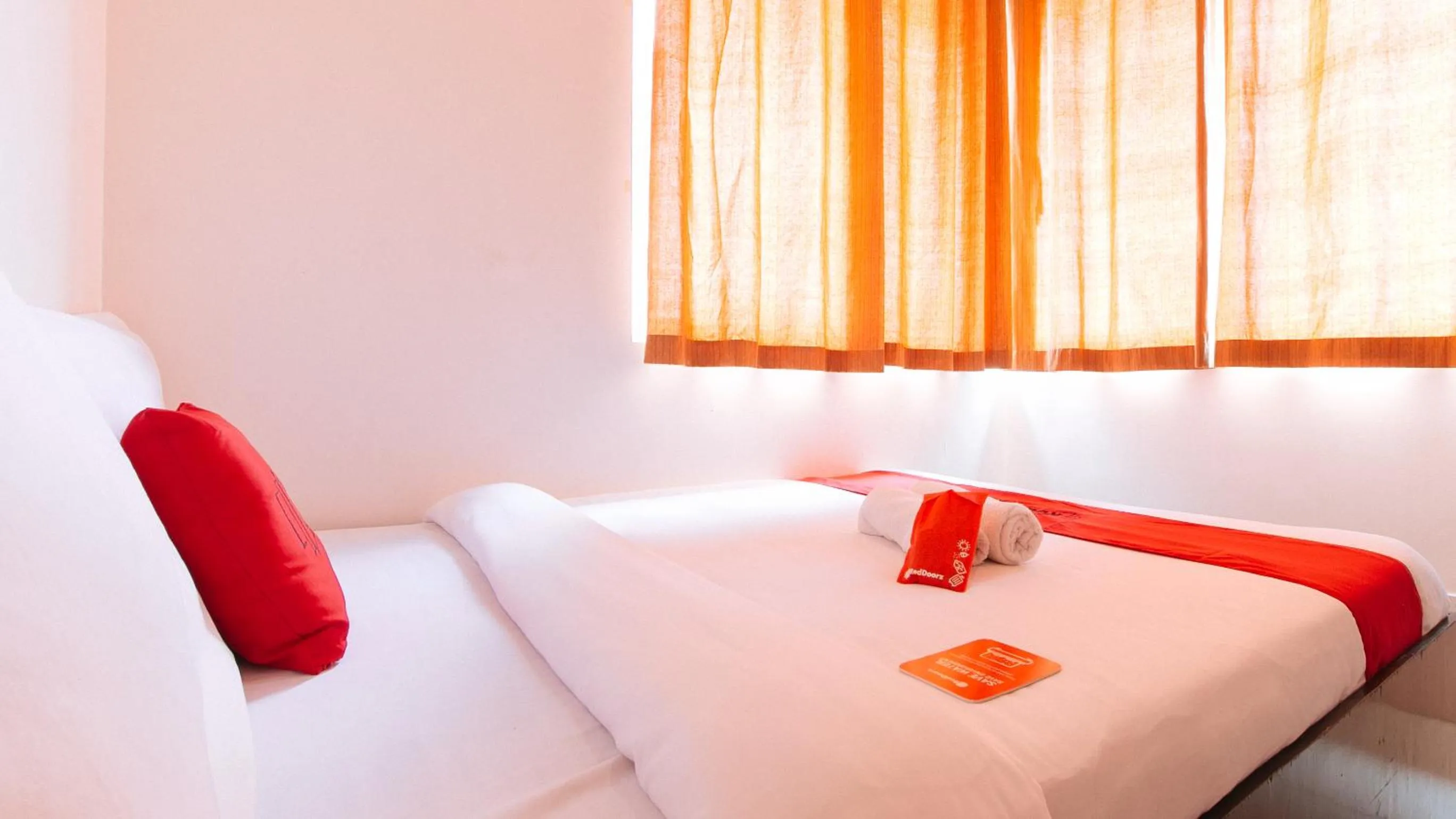 Bed in RedDoorz @ Jardin LRT Tayuman Manila