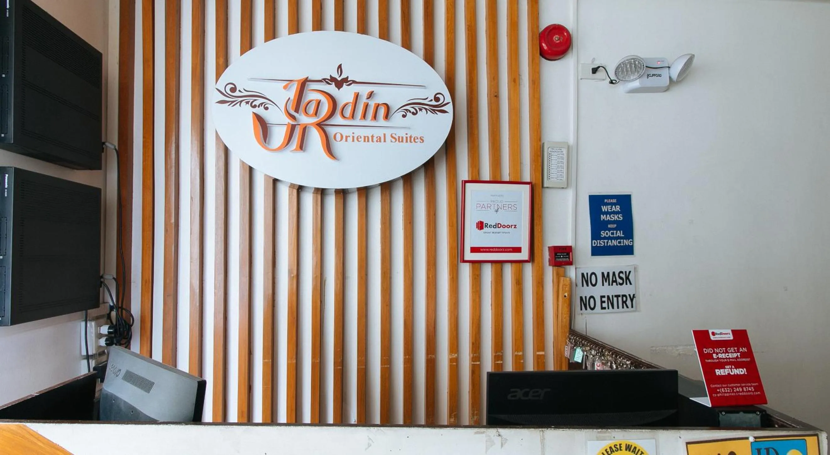 Lobby or reception in RedDoorz @ Jardin LRT Tayuman Manila