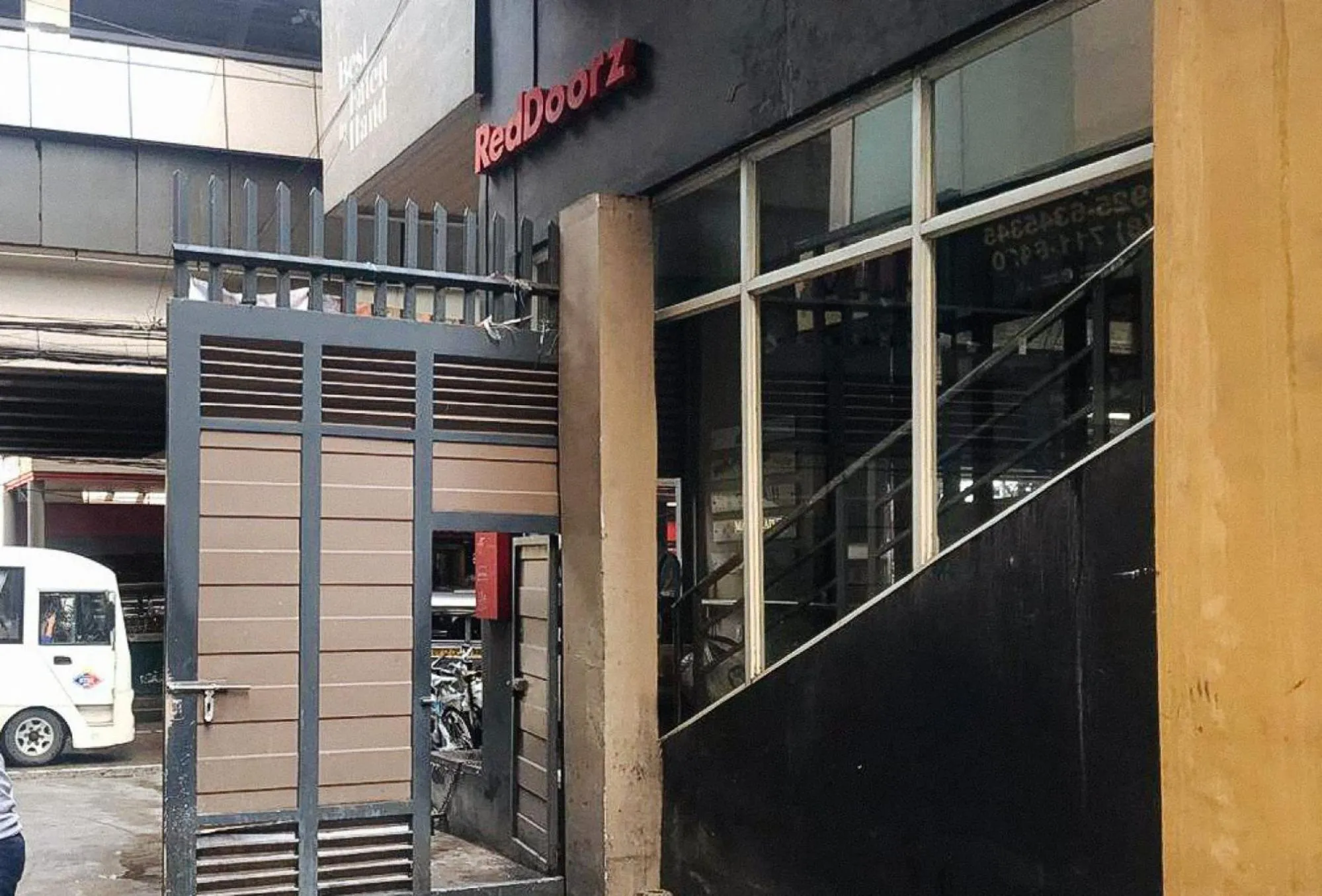 Property building in RedDoorz @ Jardin LRT Tayuman Manila