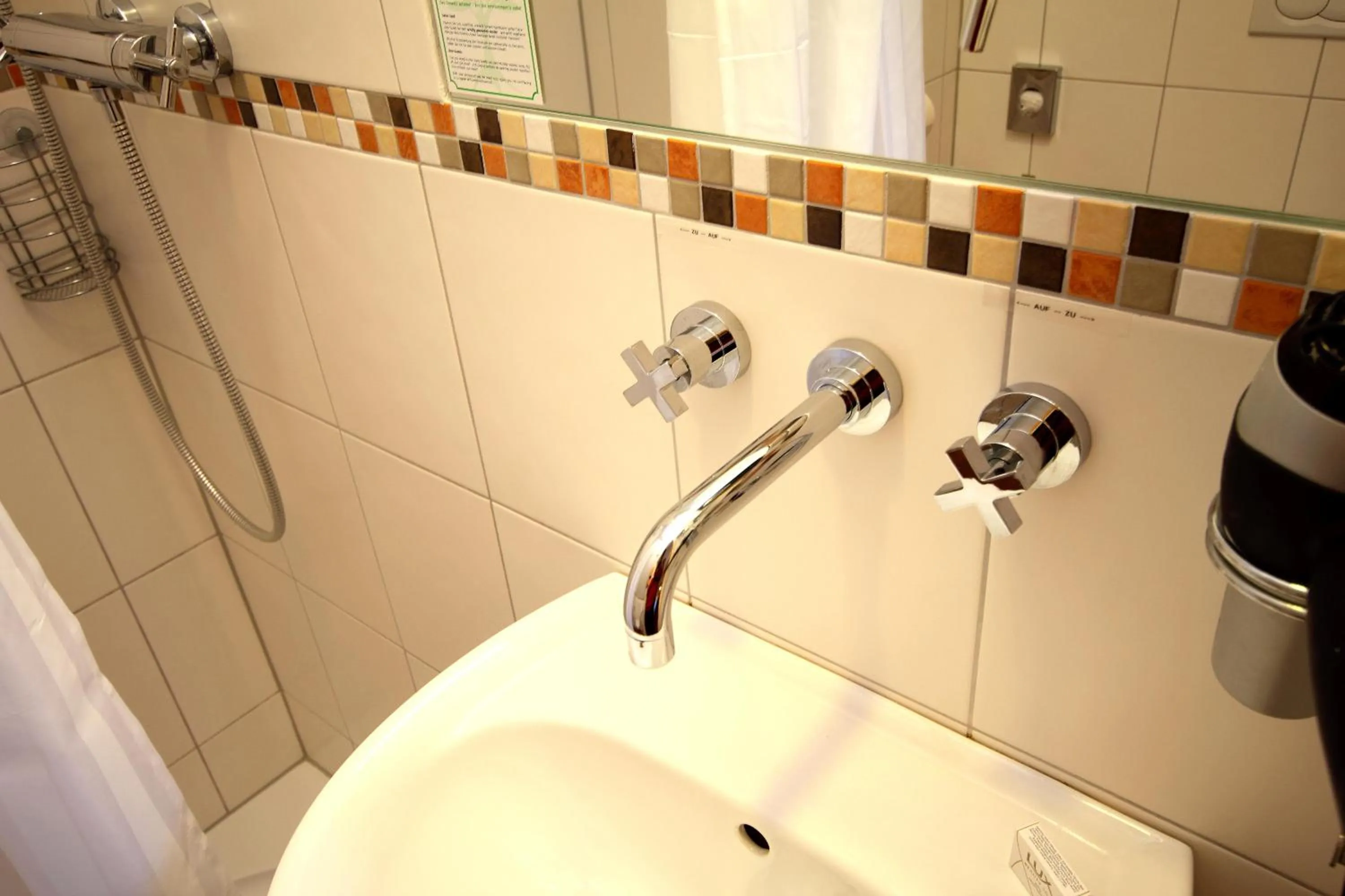 Bathroom in Waldhotel Schinkenwirt