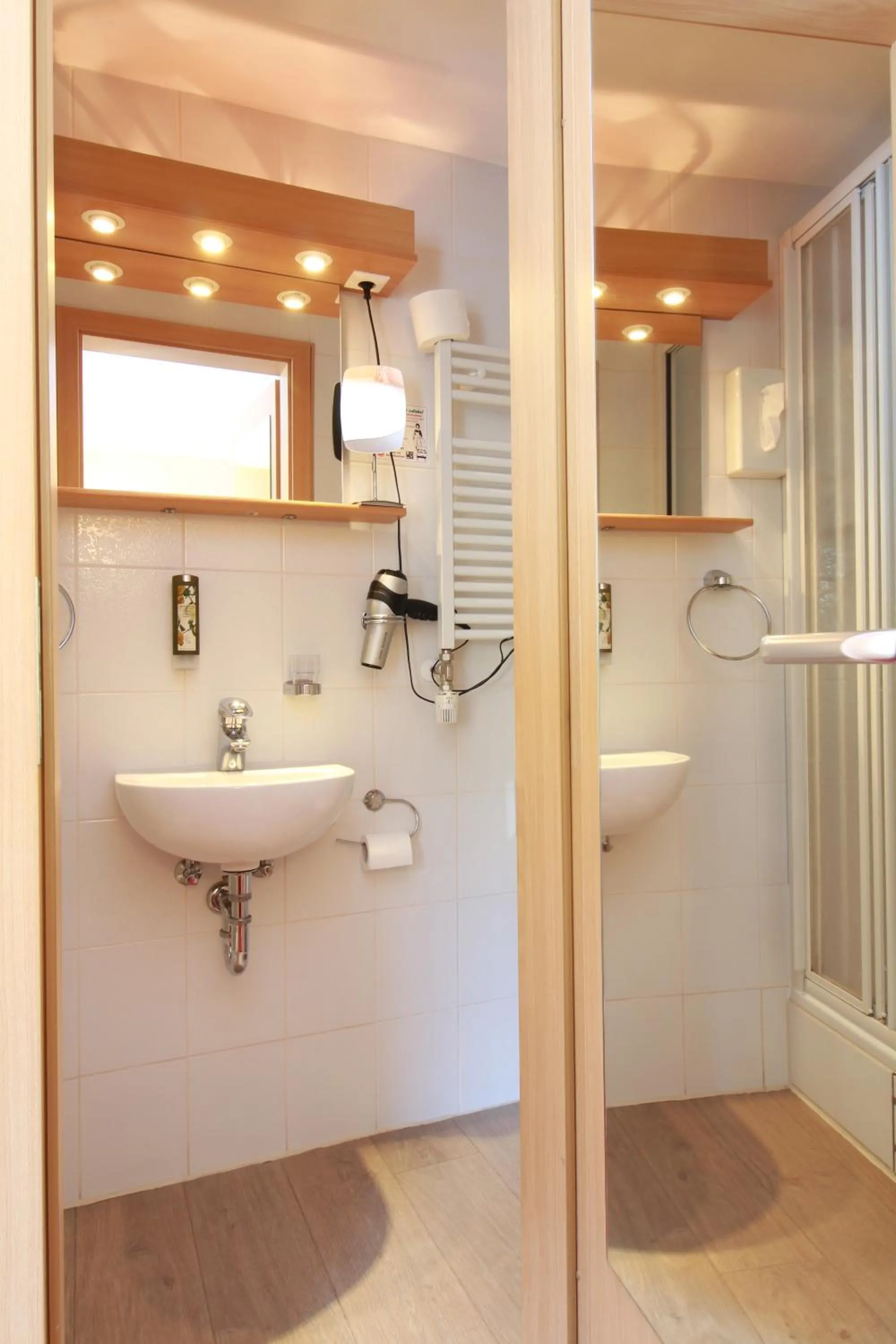 Photo of the whole room in Waldhotel Schinkenwirt