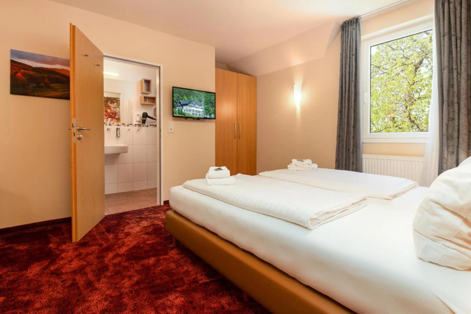 Bed in Waldhotel Schinkenwirt