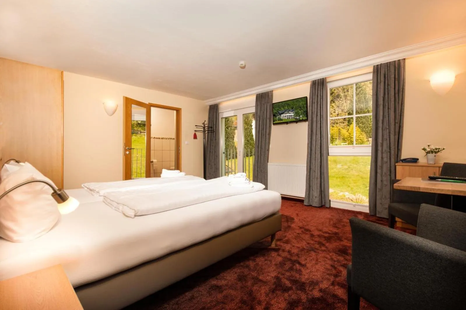 Bed in Waldhotel Schinkenwirt