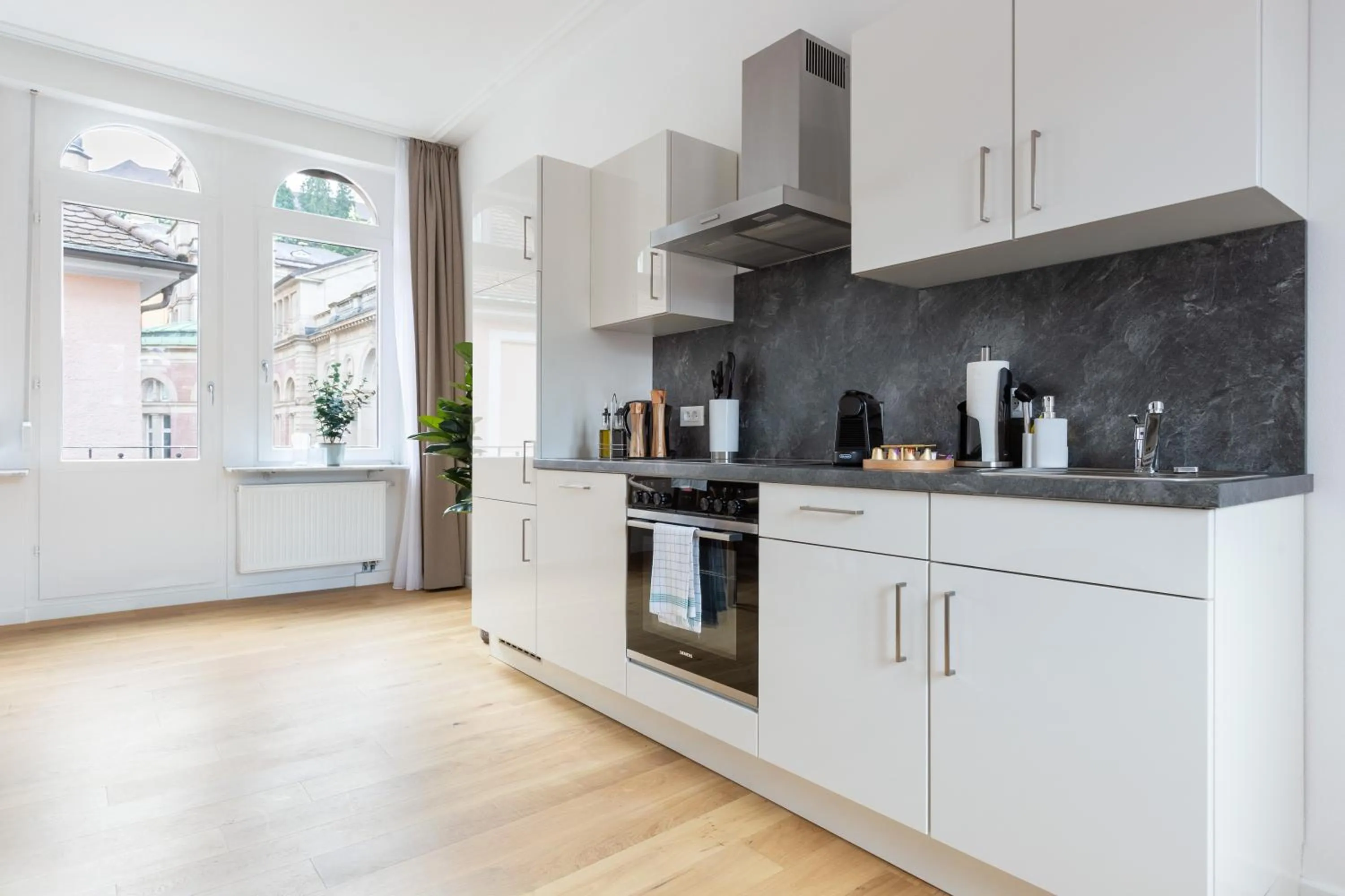 Kitchen or kitchenette in Limehome Baden-Baden Bäderstraße