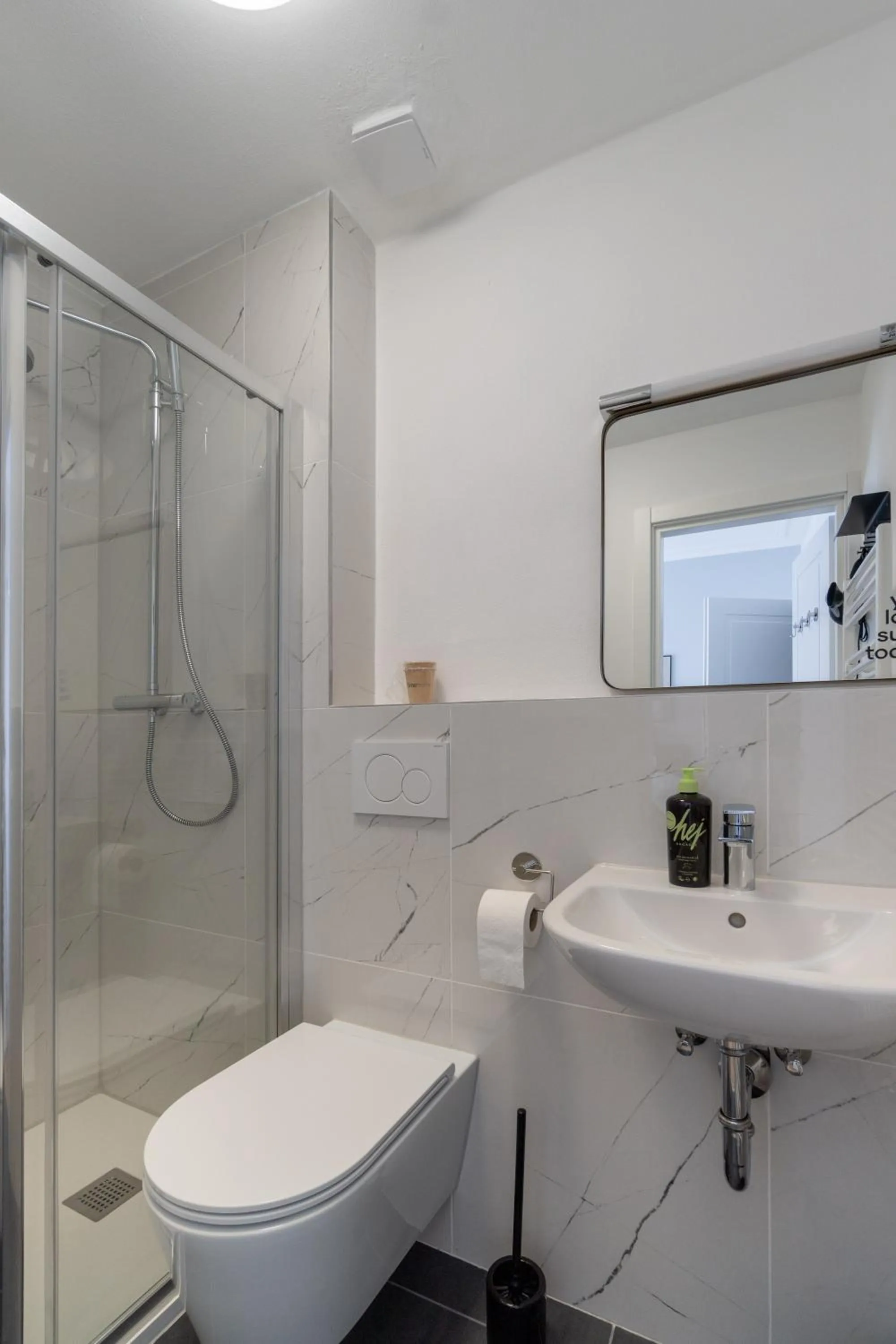 Shower in Limehome Baden-Baden Bäderstraße