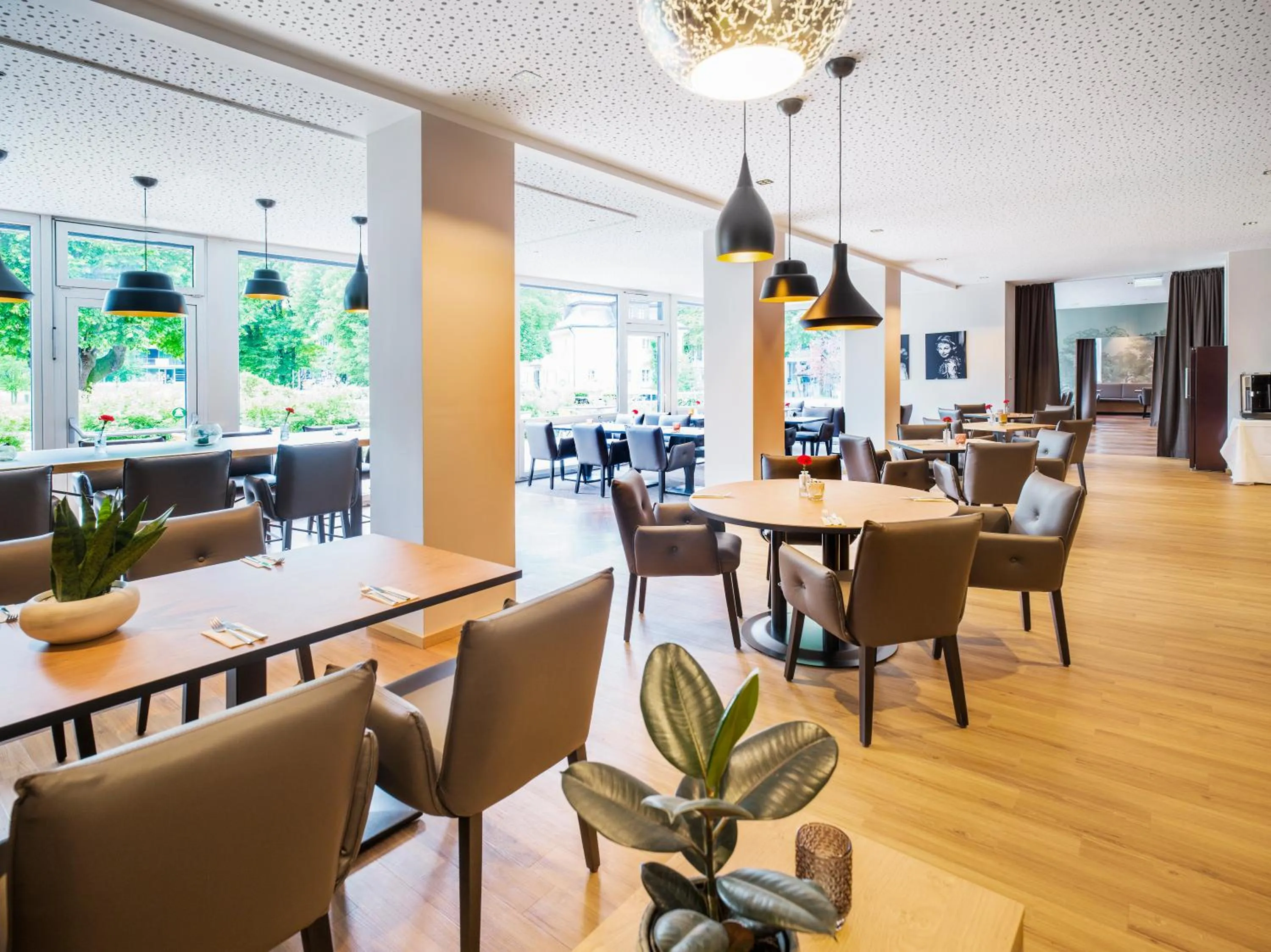 Restaurant/places to eat in JUFA Hotel Salzburg