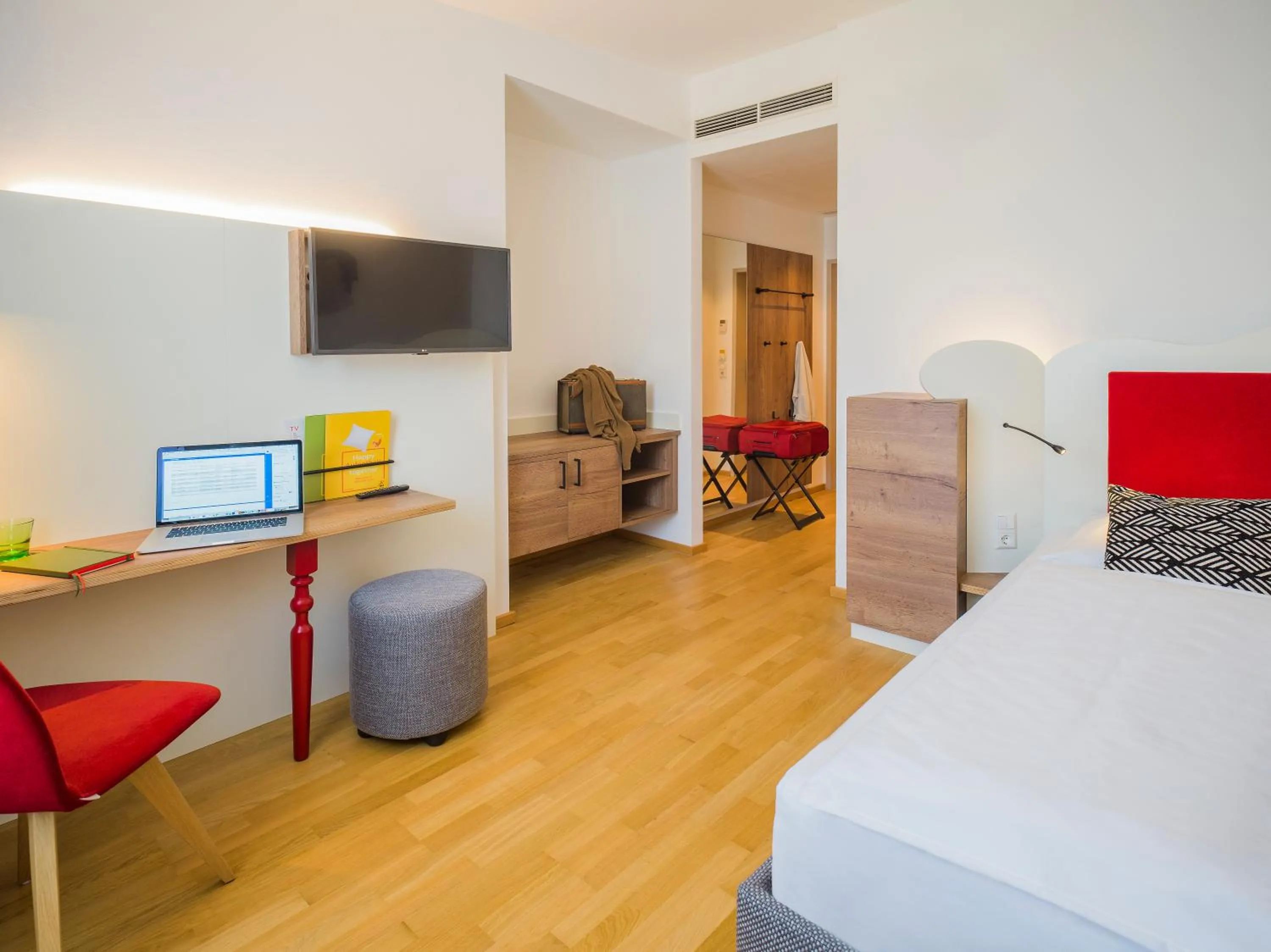 TV and multimedia, Bed in JUFA Hotel Salzburg