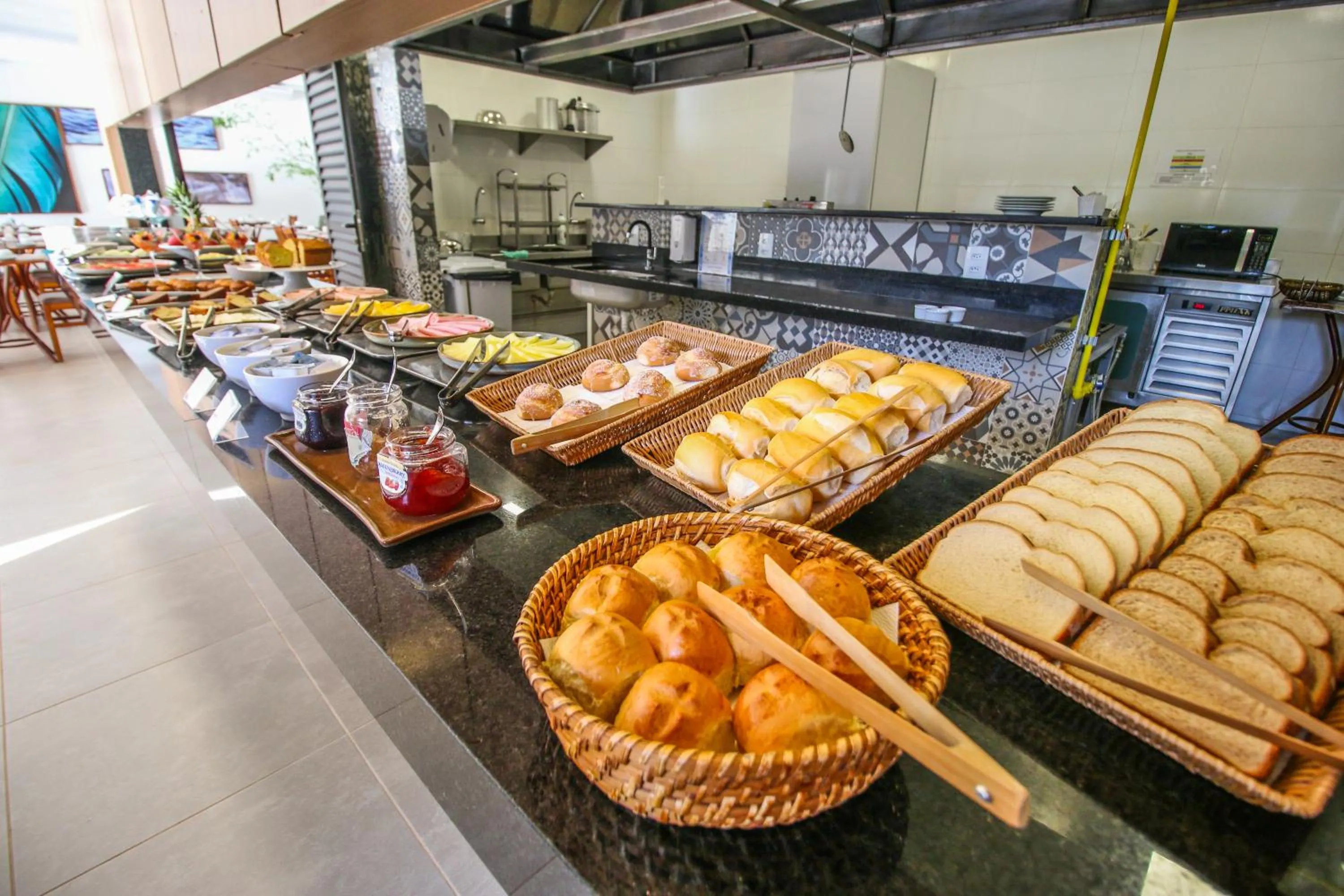 Food and drinks in Promenade Bonito All Suites