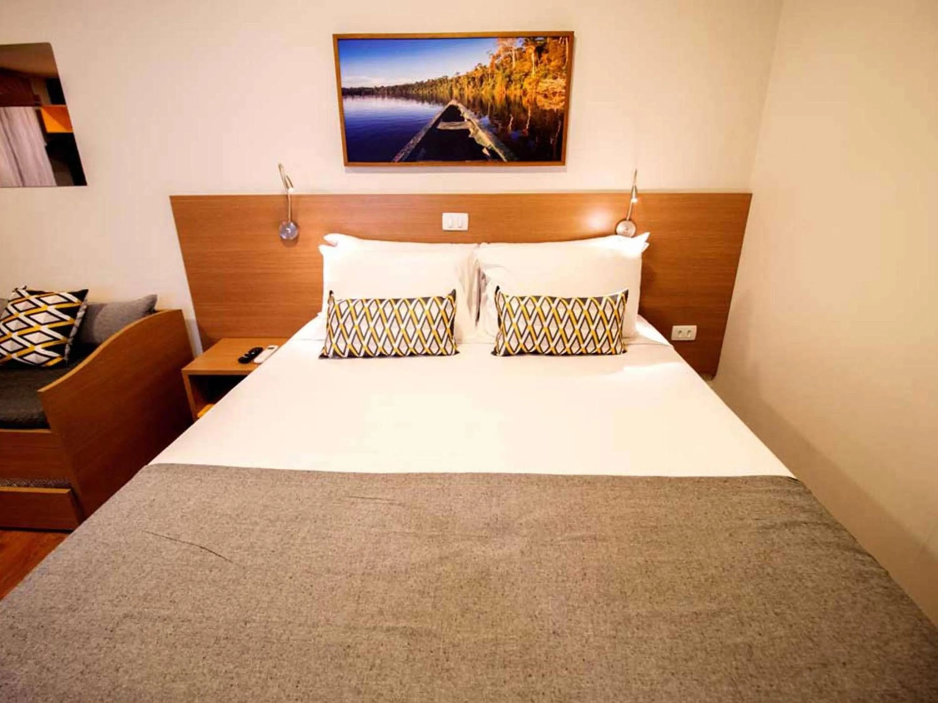 Bedroom, Bed in ibis Styles Bonito