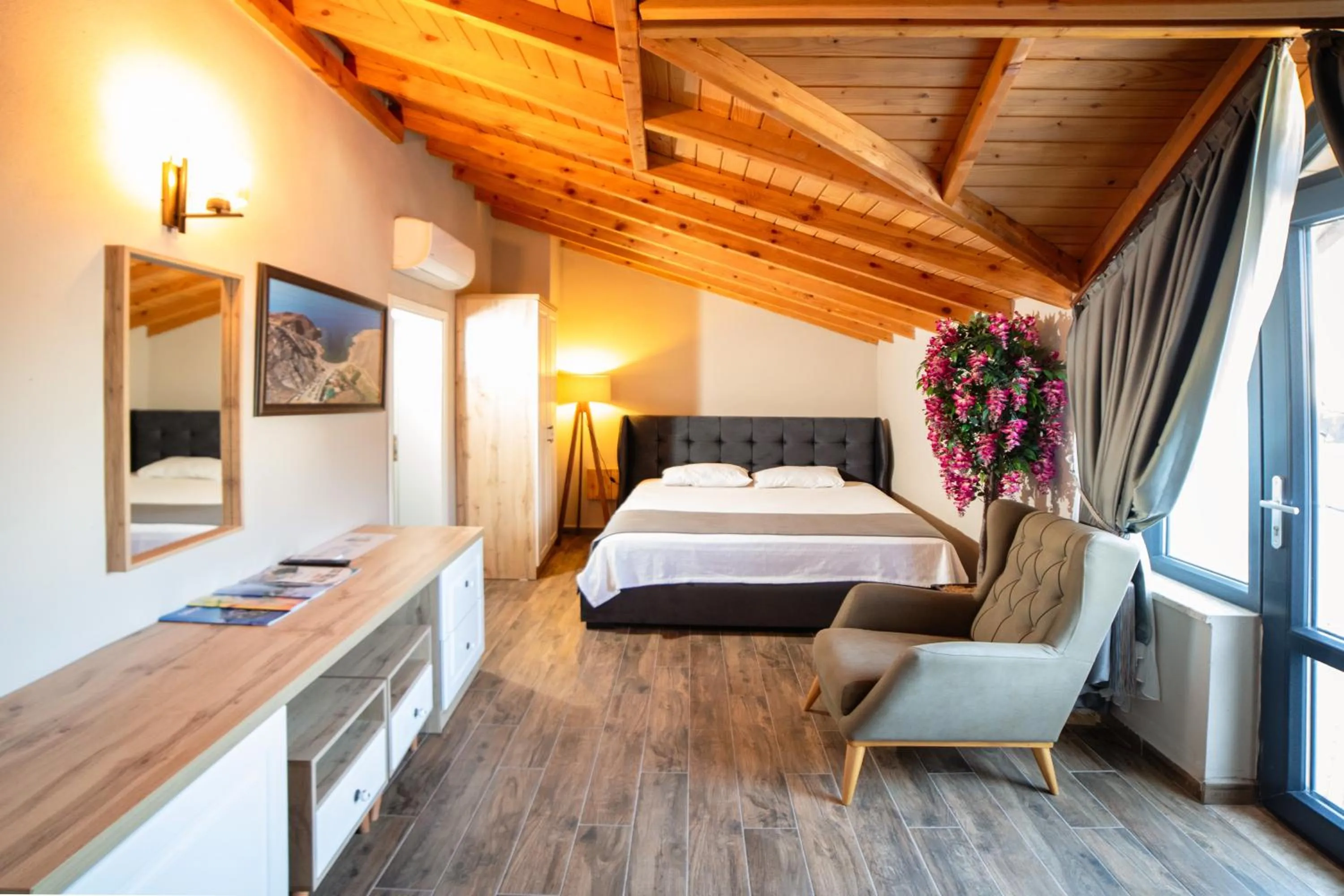 Photo of the whole room, Bed in İmroz Elia Hotel