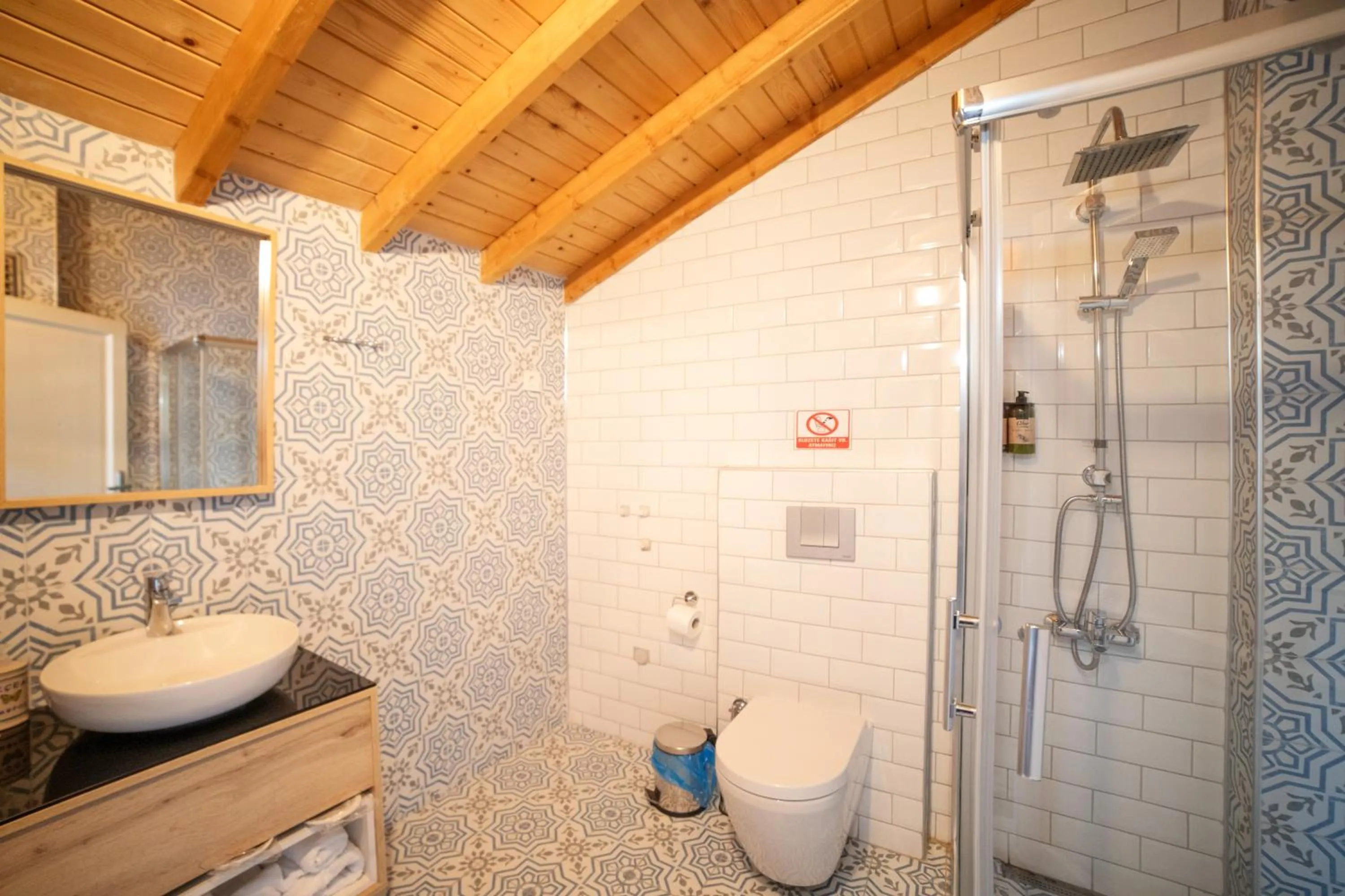 Bathroom in İmroz Elia Hotel